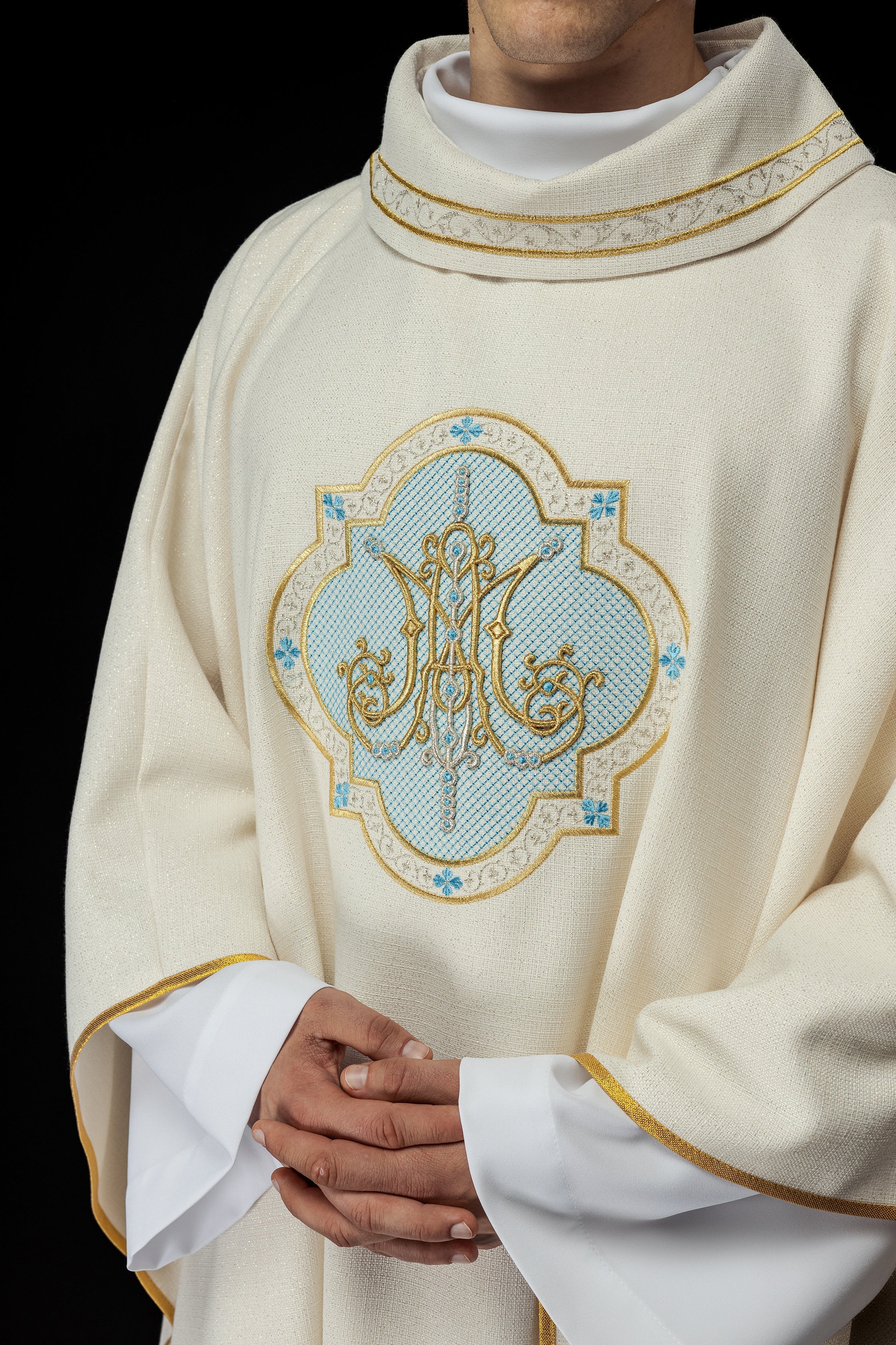 Marian chasuble in ivory with blue embroidery