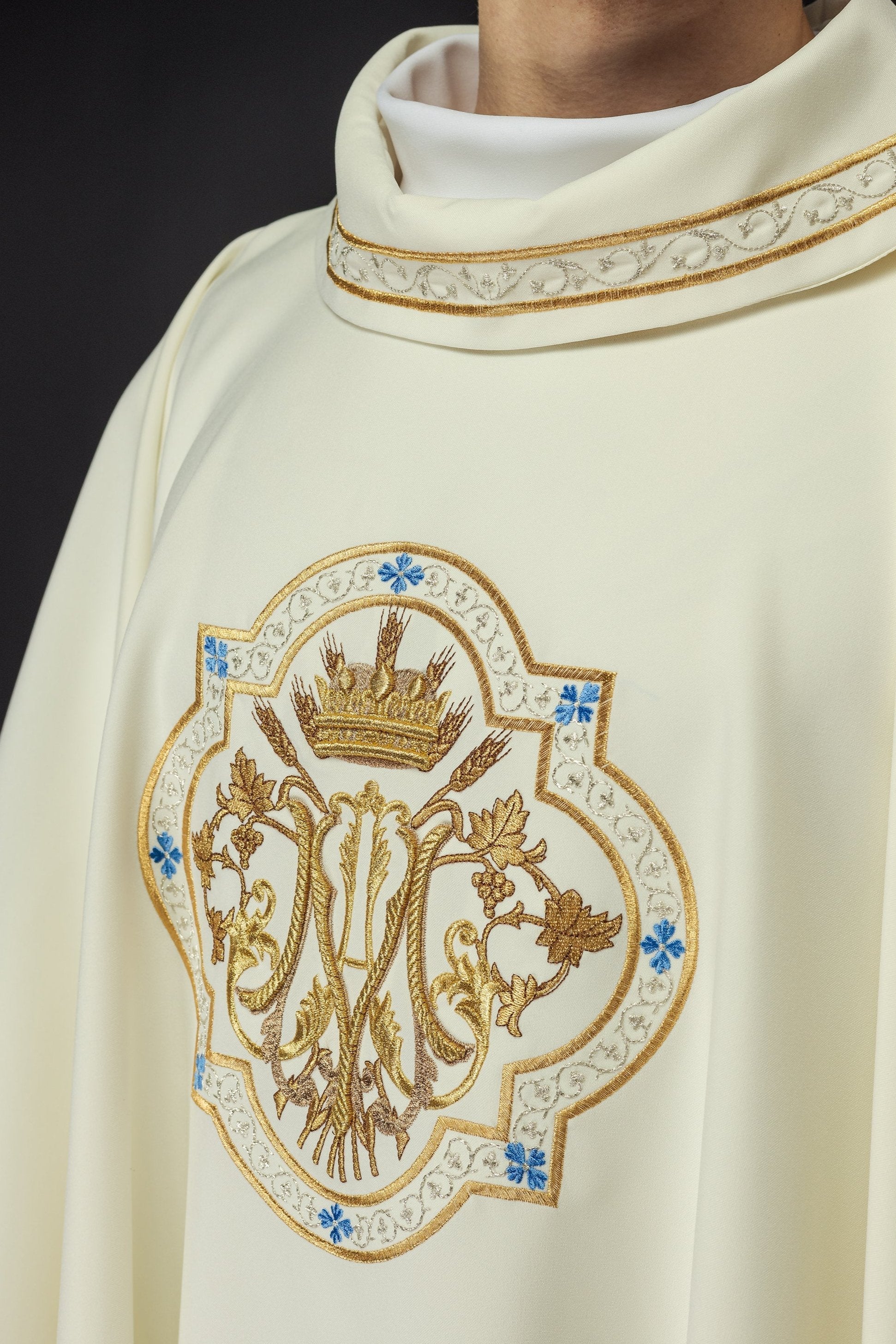 Classic marian chasuble in ivory - HAFTINAUSA.COM