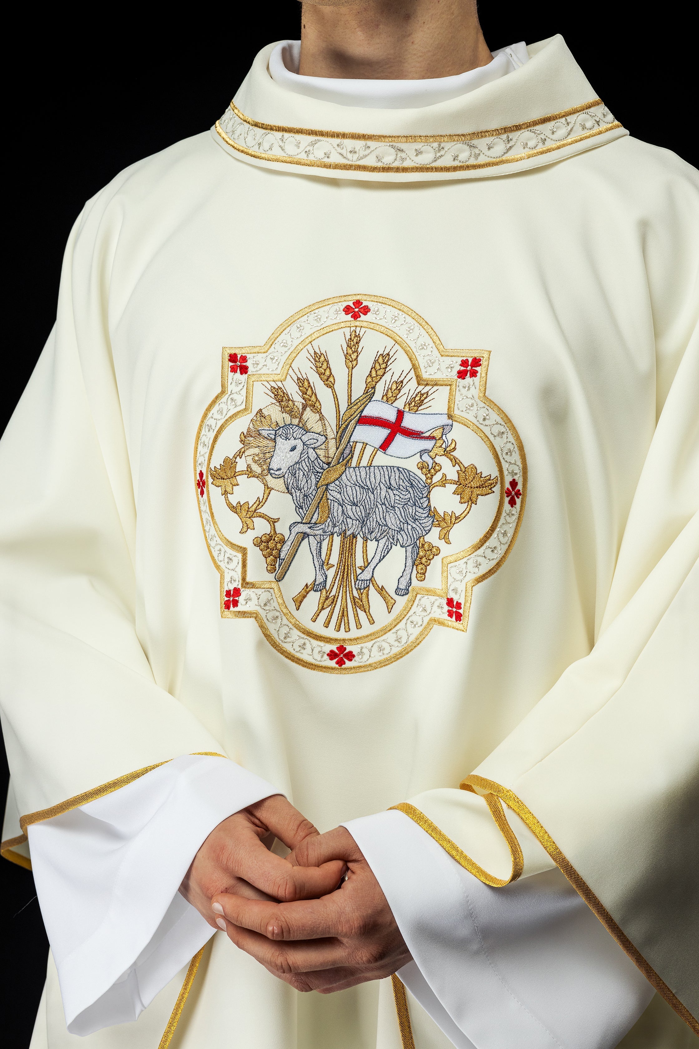 Classic ivory chasuble with the Lamb of God embroidery - HAFTINAUSA.COM