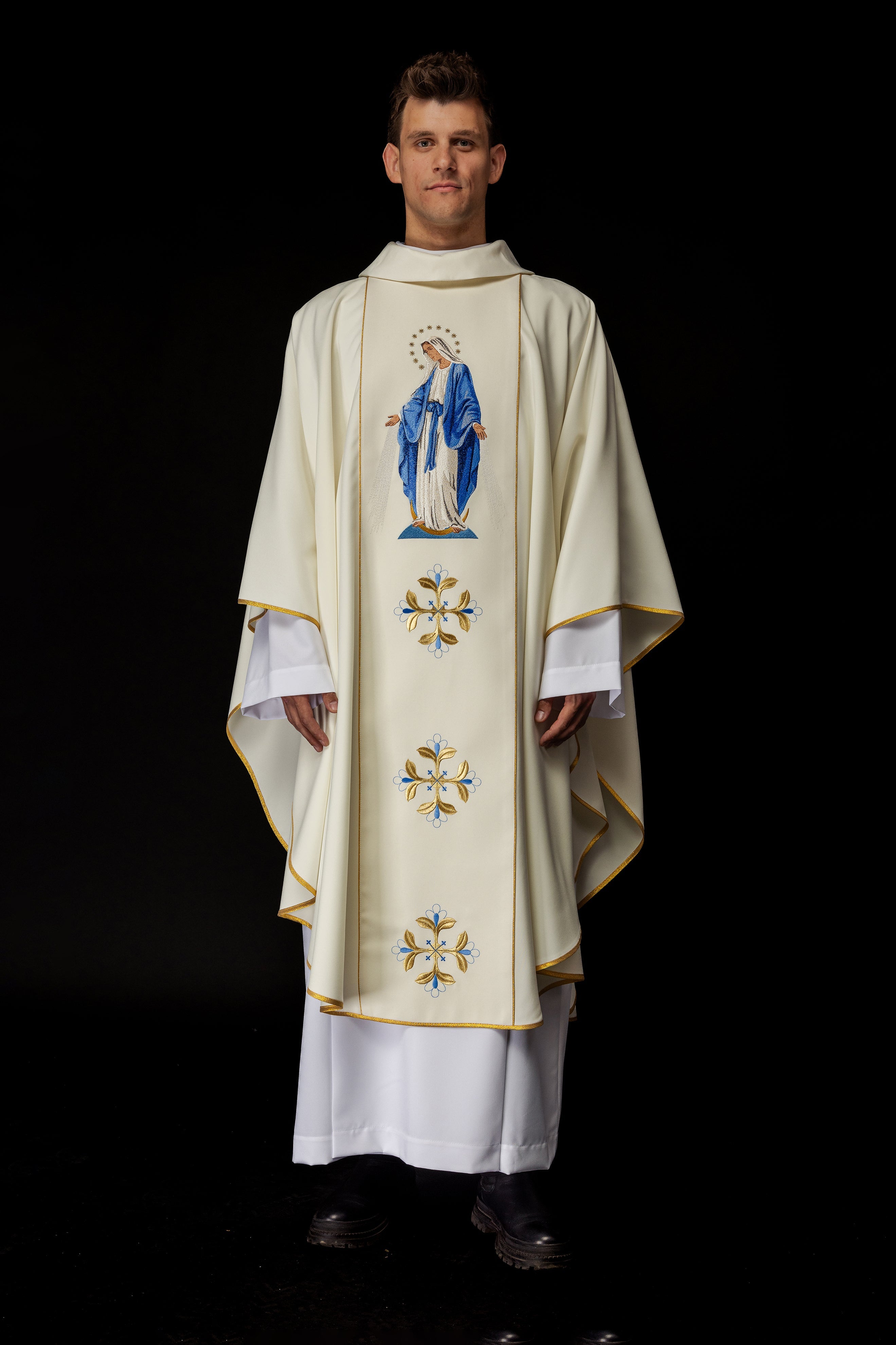 Ivory chasuble with the image of Our Lady Immaculate - HAFTINAUSA.COM