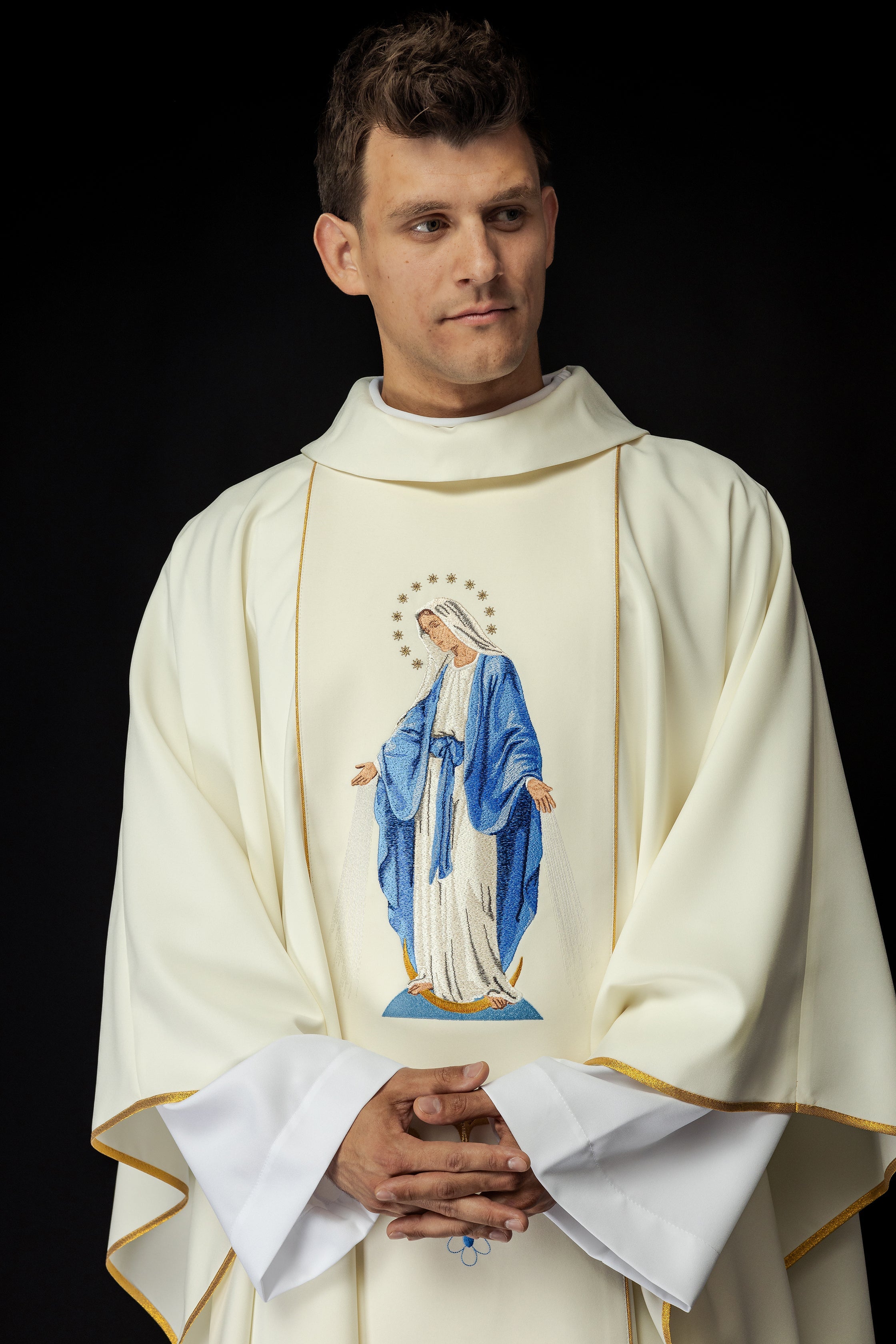 Ivory chasuble with the image of Our Lady Immaculate - HAFTINAUSA.COM