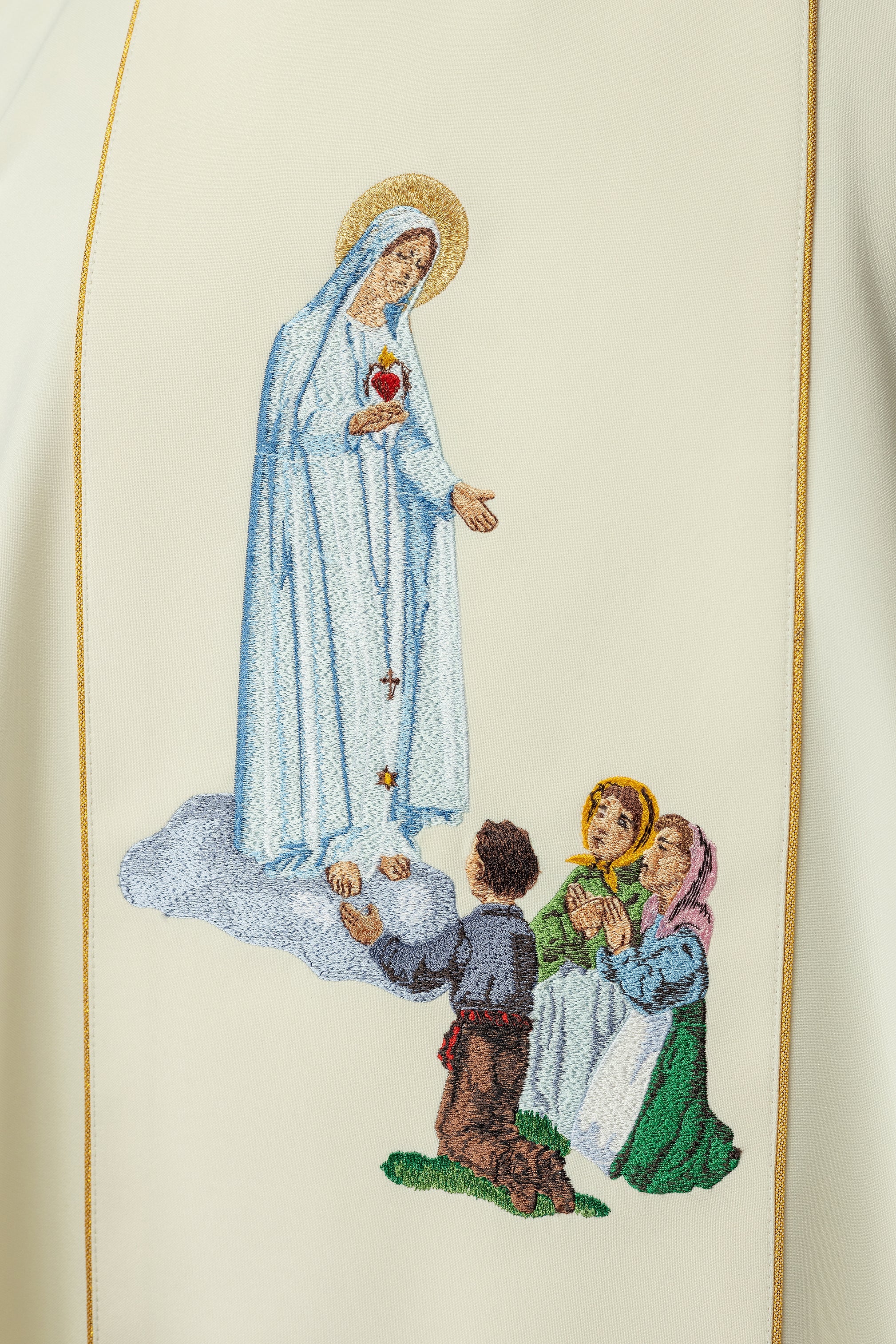 Priest chasuble in ivory with the image of Our Lady of Fatima