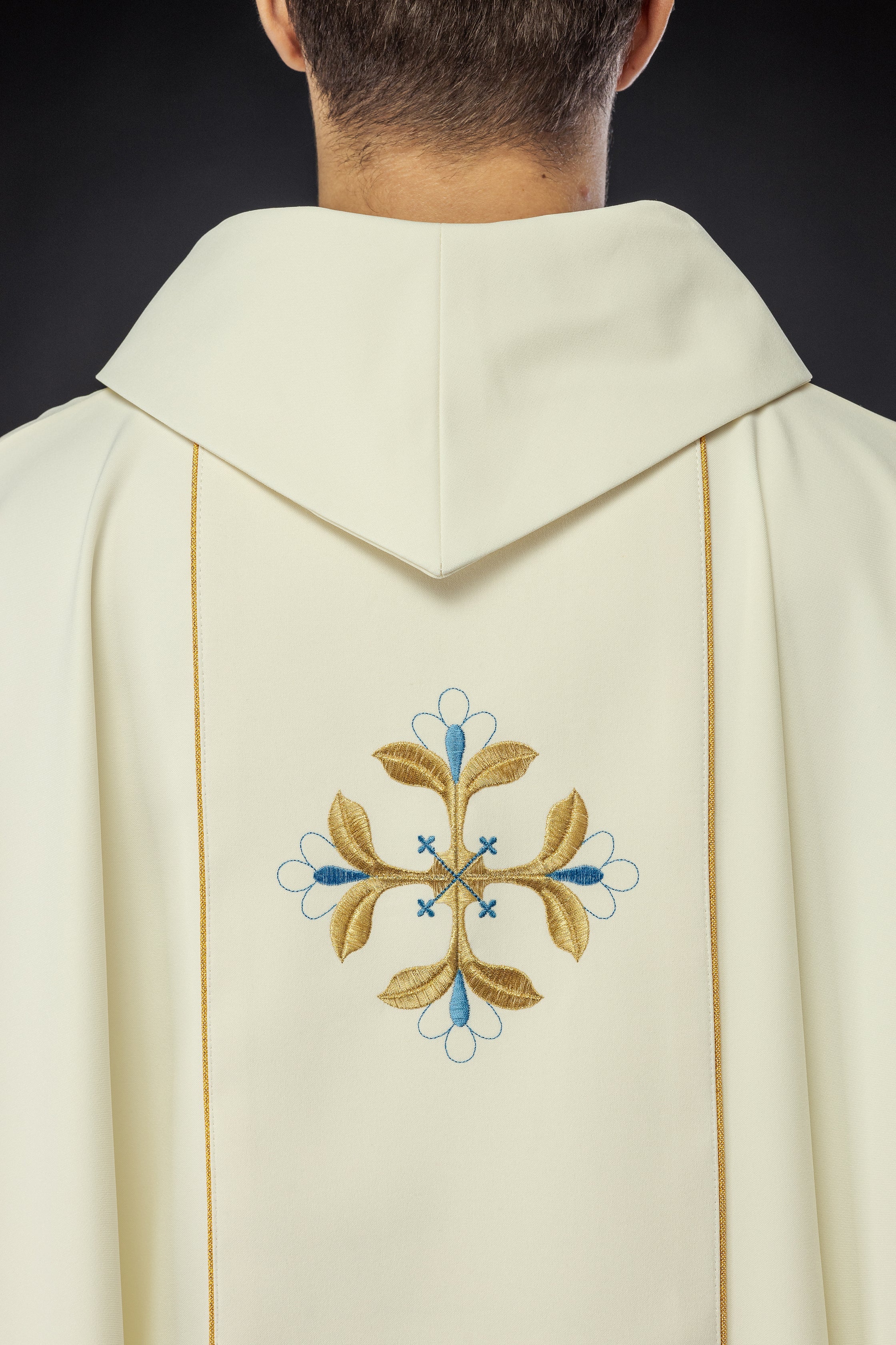 Embroidered chasuble with an image of the Heart of Mary