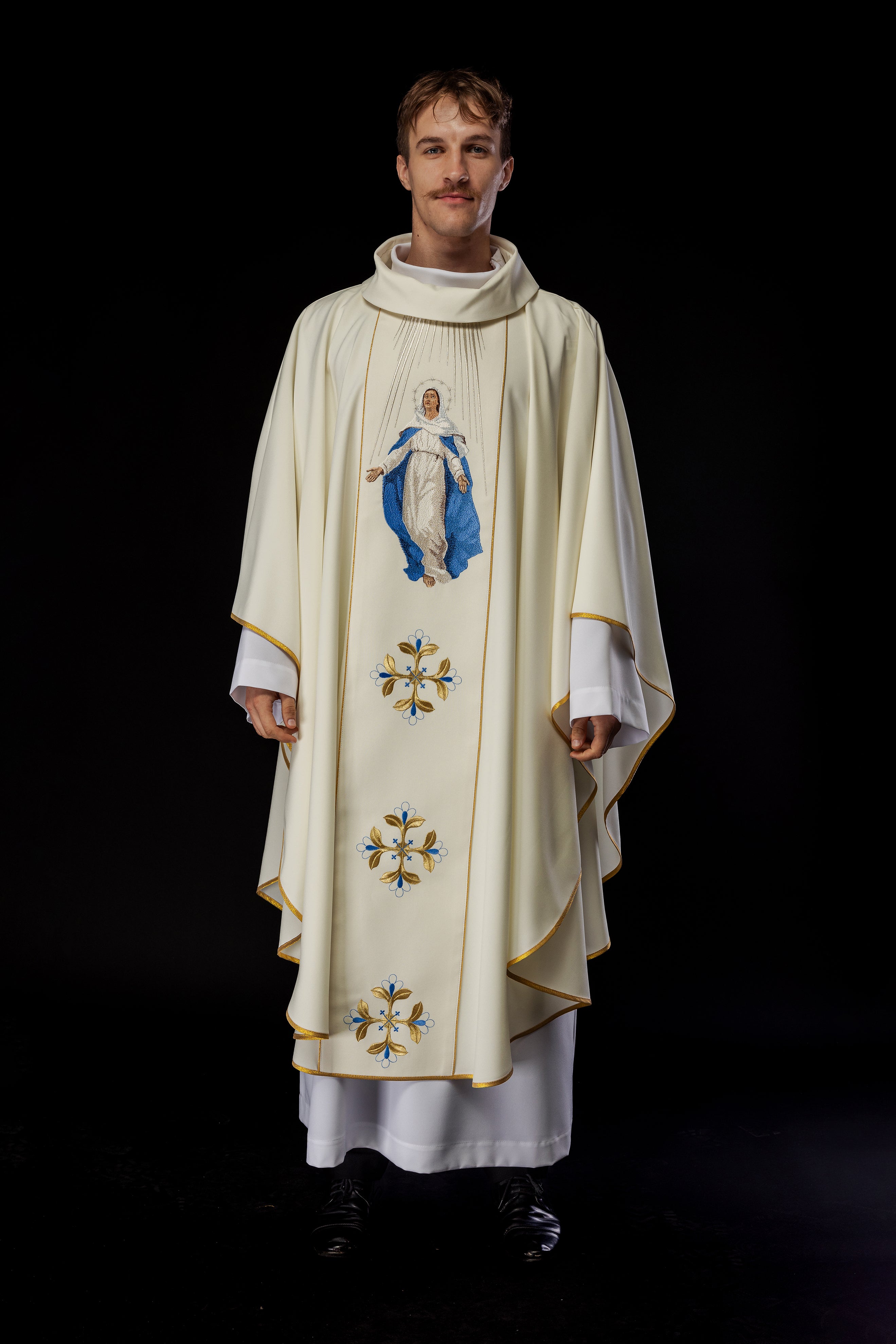 Chasuble with Our Lady of the Assumption embroidery - HAFTINAUSA.COM