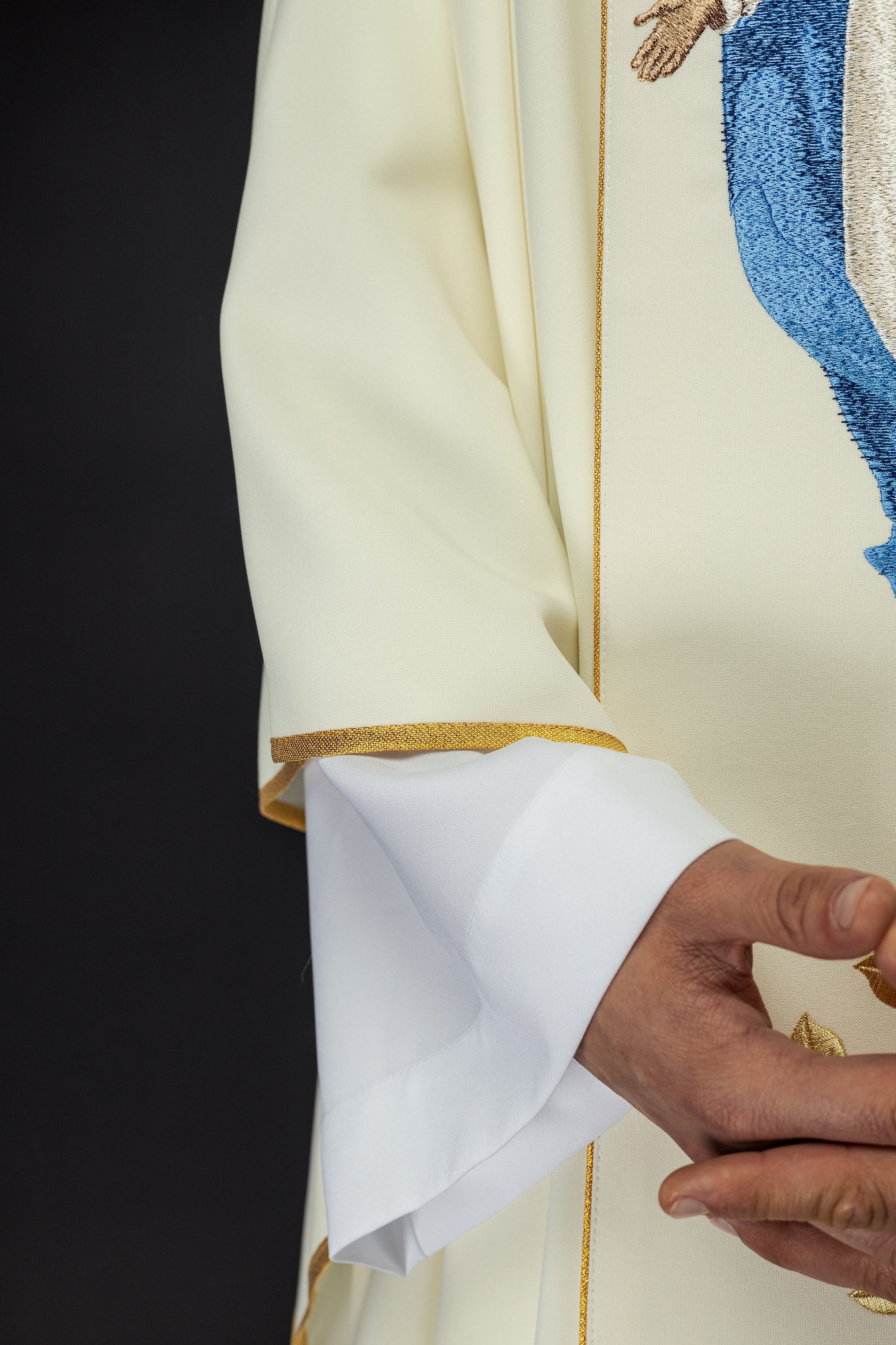 Chasuble with Our Lady of the Assumption embroidery - HAFTINAUSA.COM