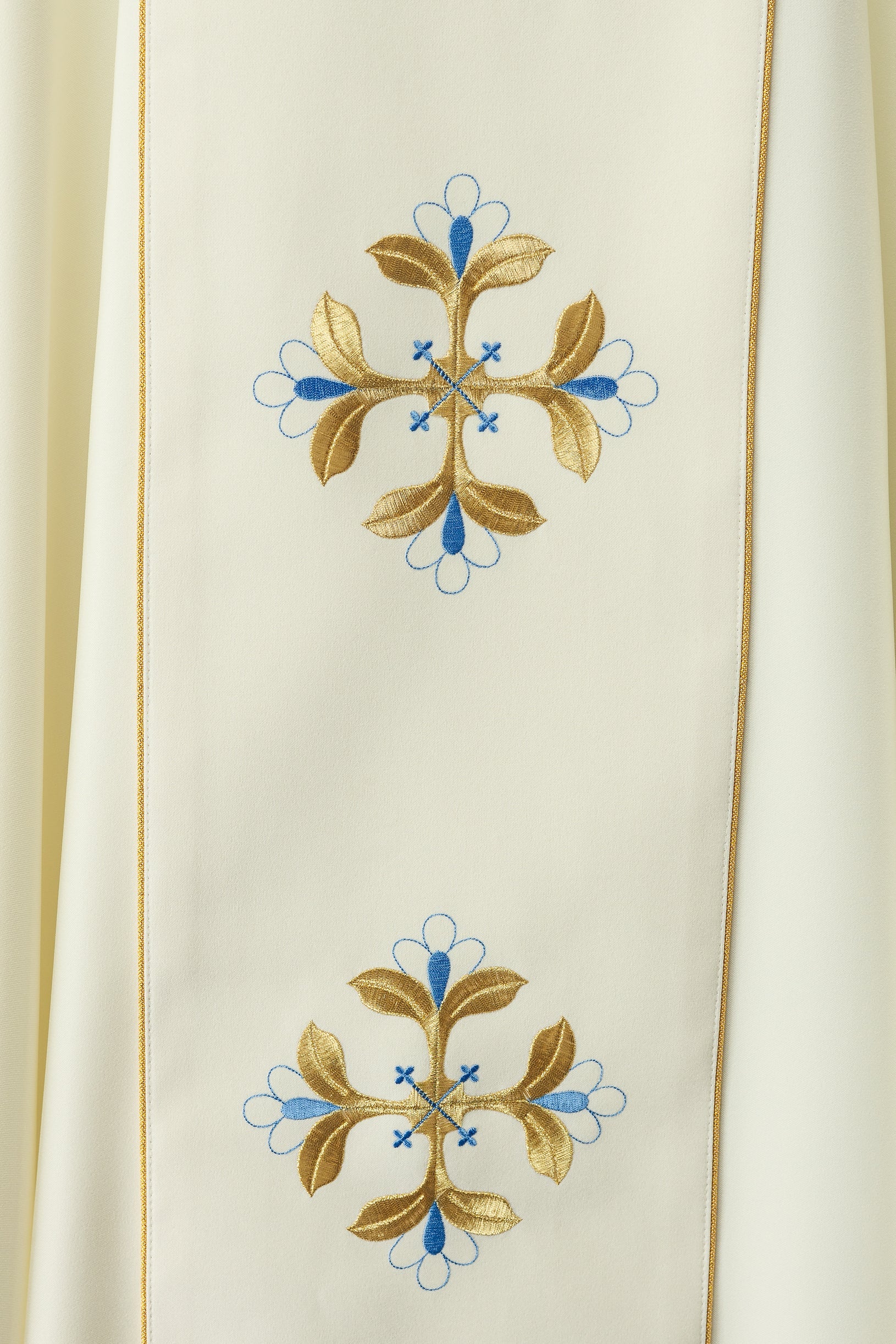 Chasuble with Our Lady of the Assumption embroidery - HAFTINAUSA.COM