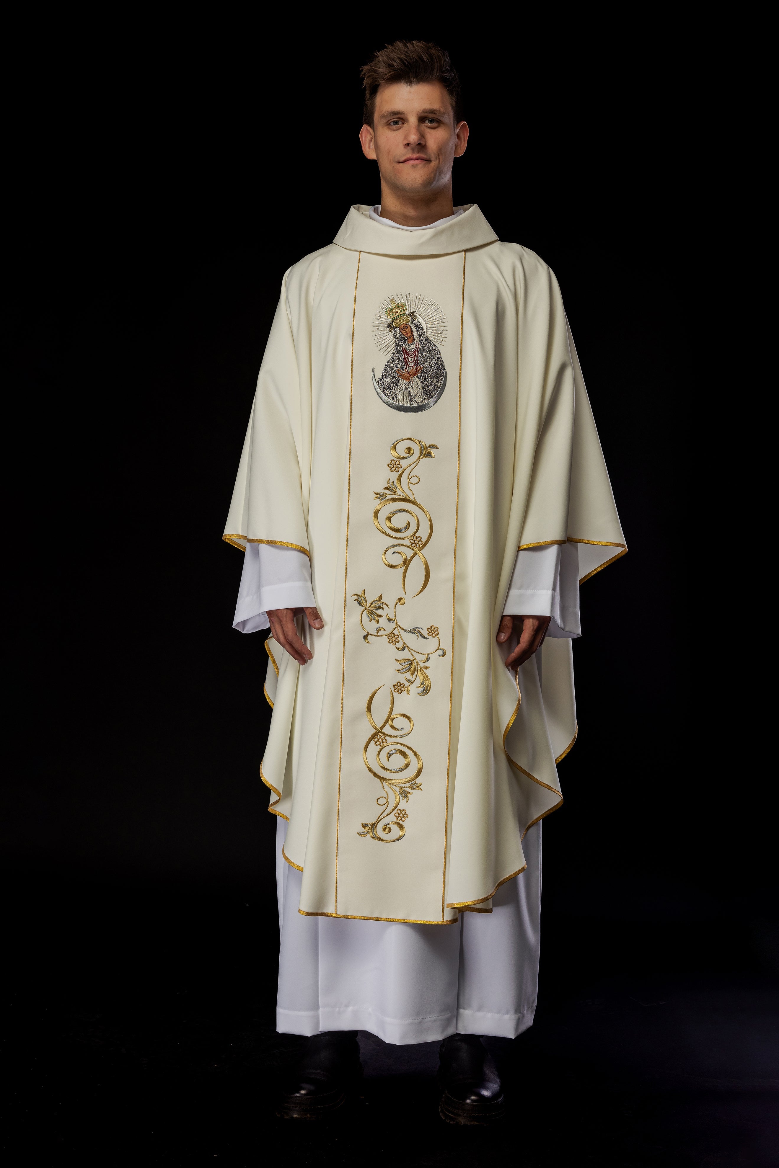 Marian chasuble with the image of Our Lady of Dawn