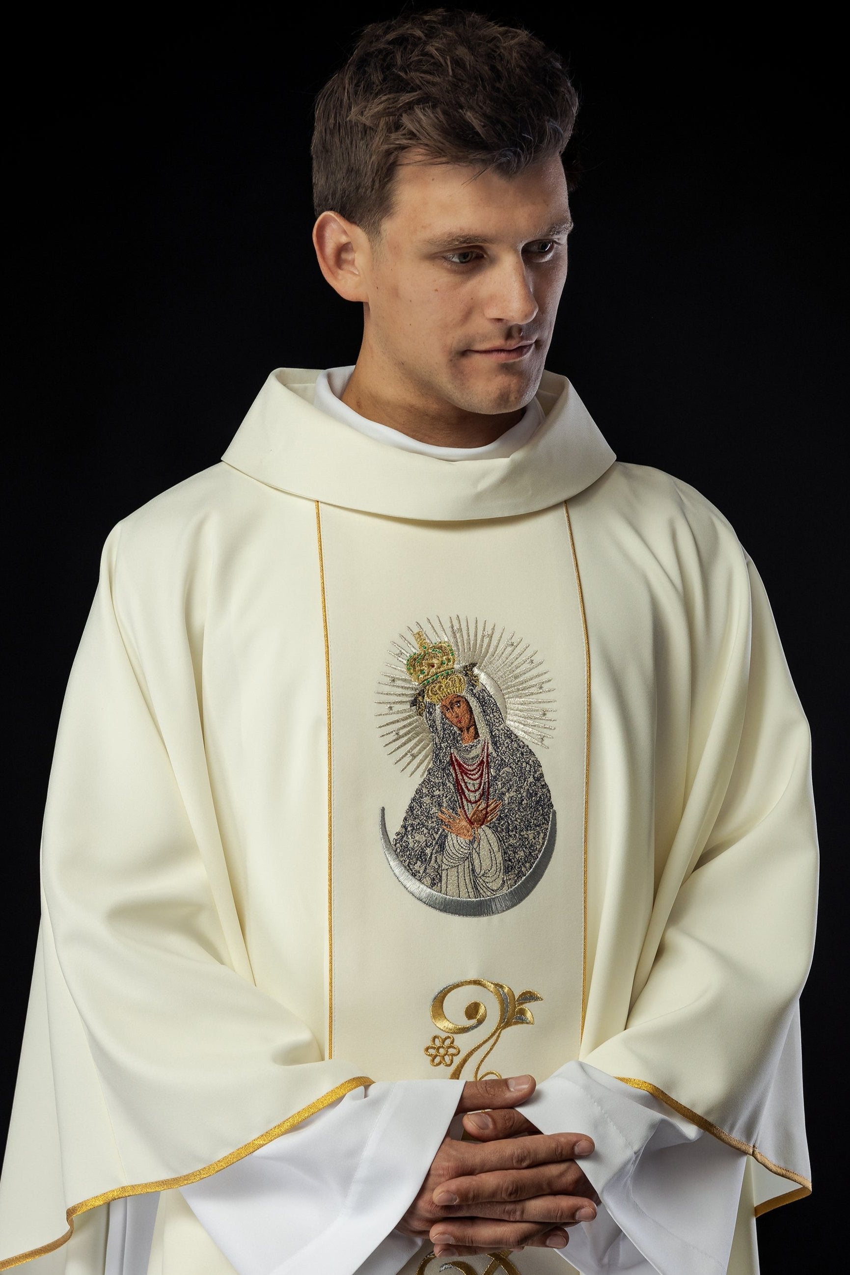 Marian chasuble with the image of Our Lady of Dawn - HAFTINAUSA.COM