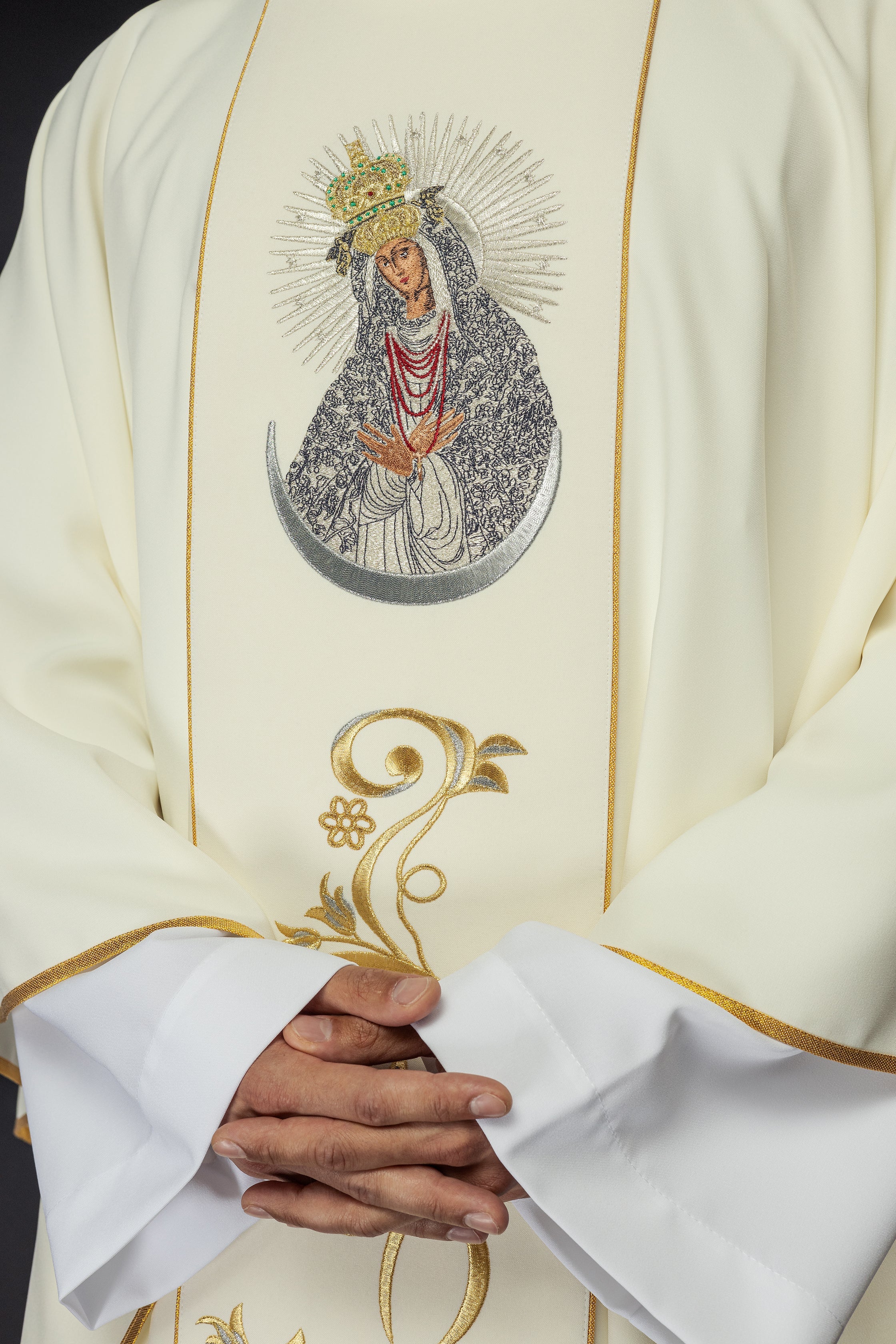 Marian chasuble with the image of Our Lady of Dawn