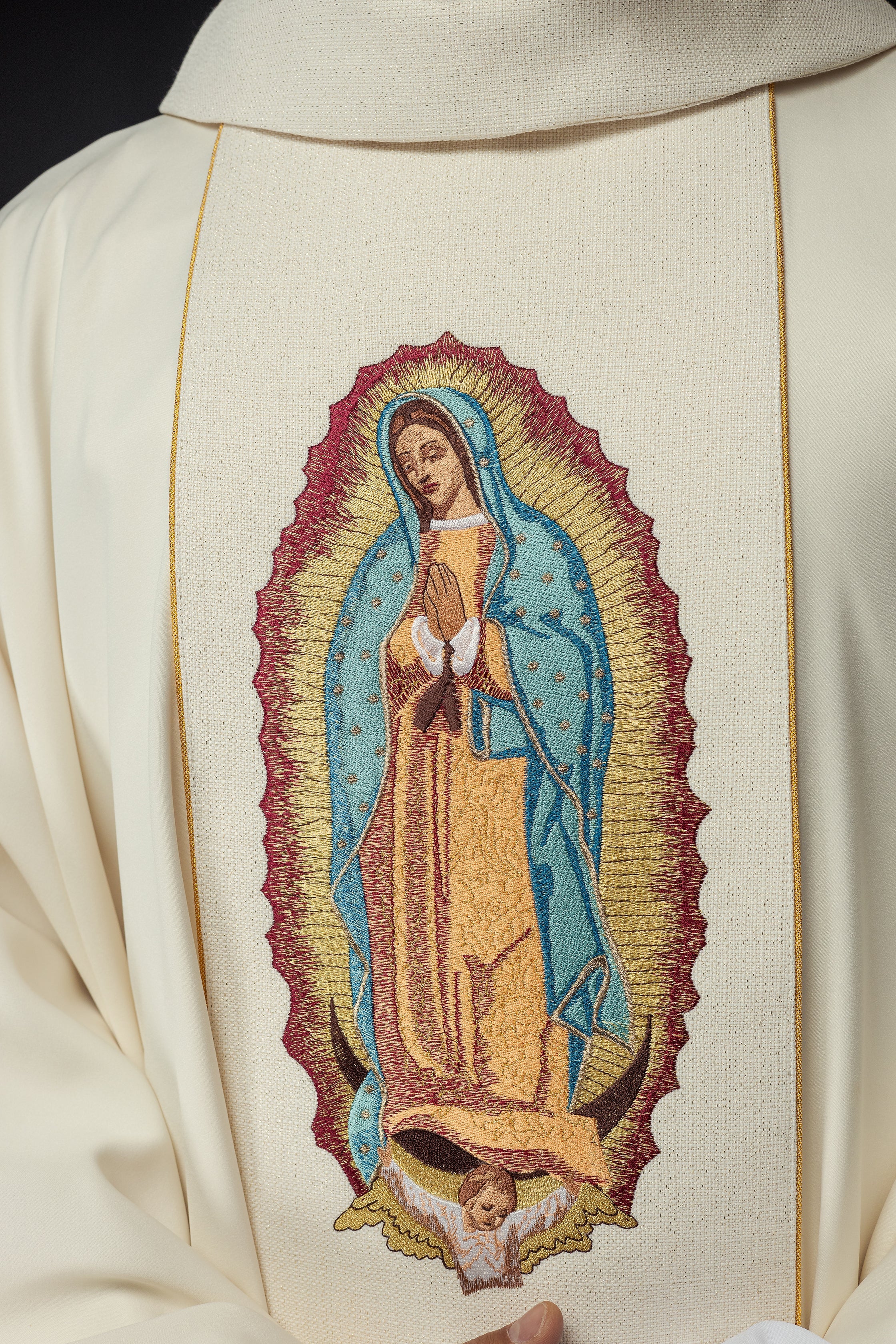 Priest chasuble with Our Lady of Guadalupe and floral embroidery - HAFTINAUSA.COM