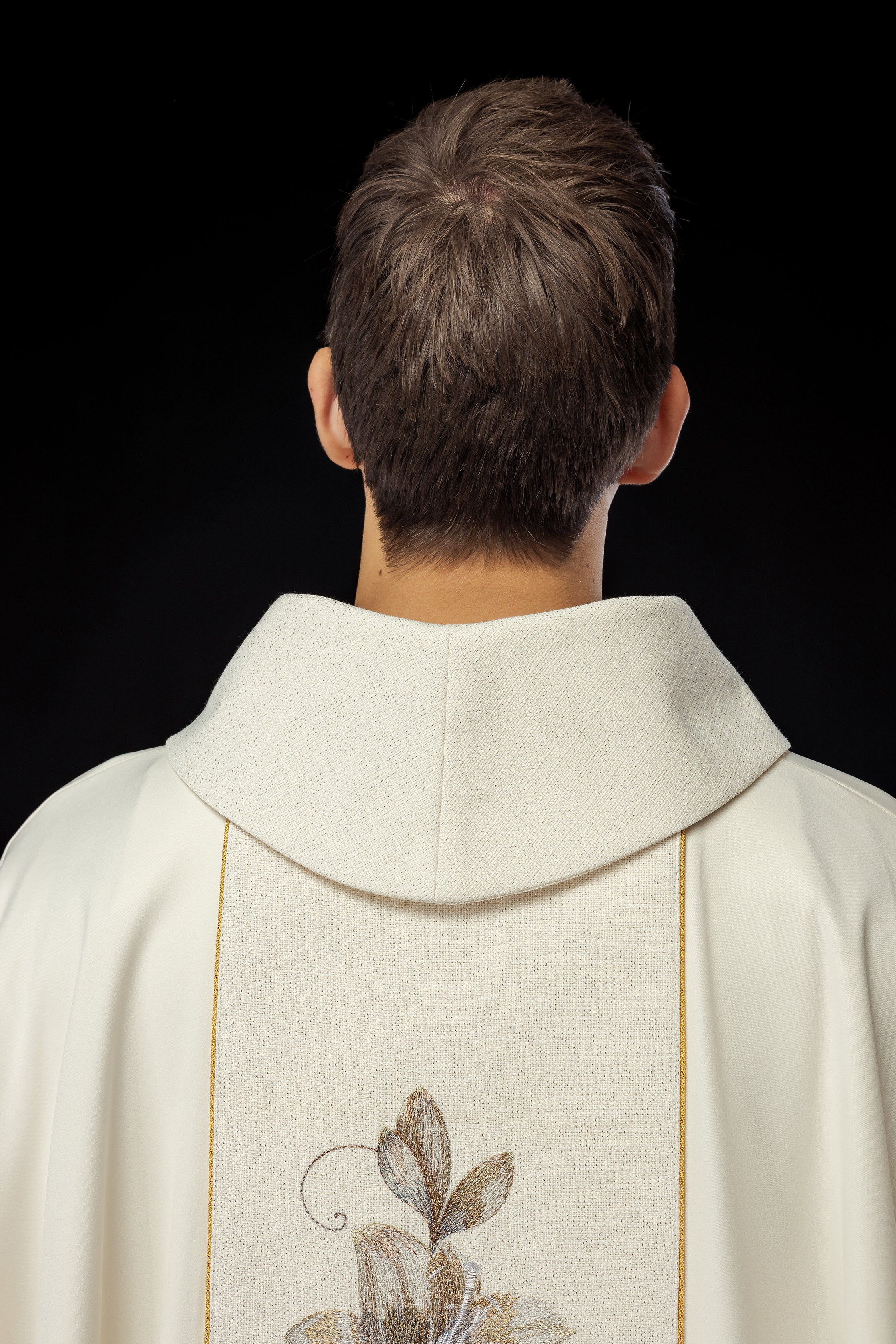 Priest chasuble with Our Lady of Guadalupe and floral embroidery - HAFTINAUSA.COM