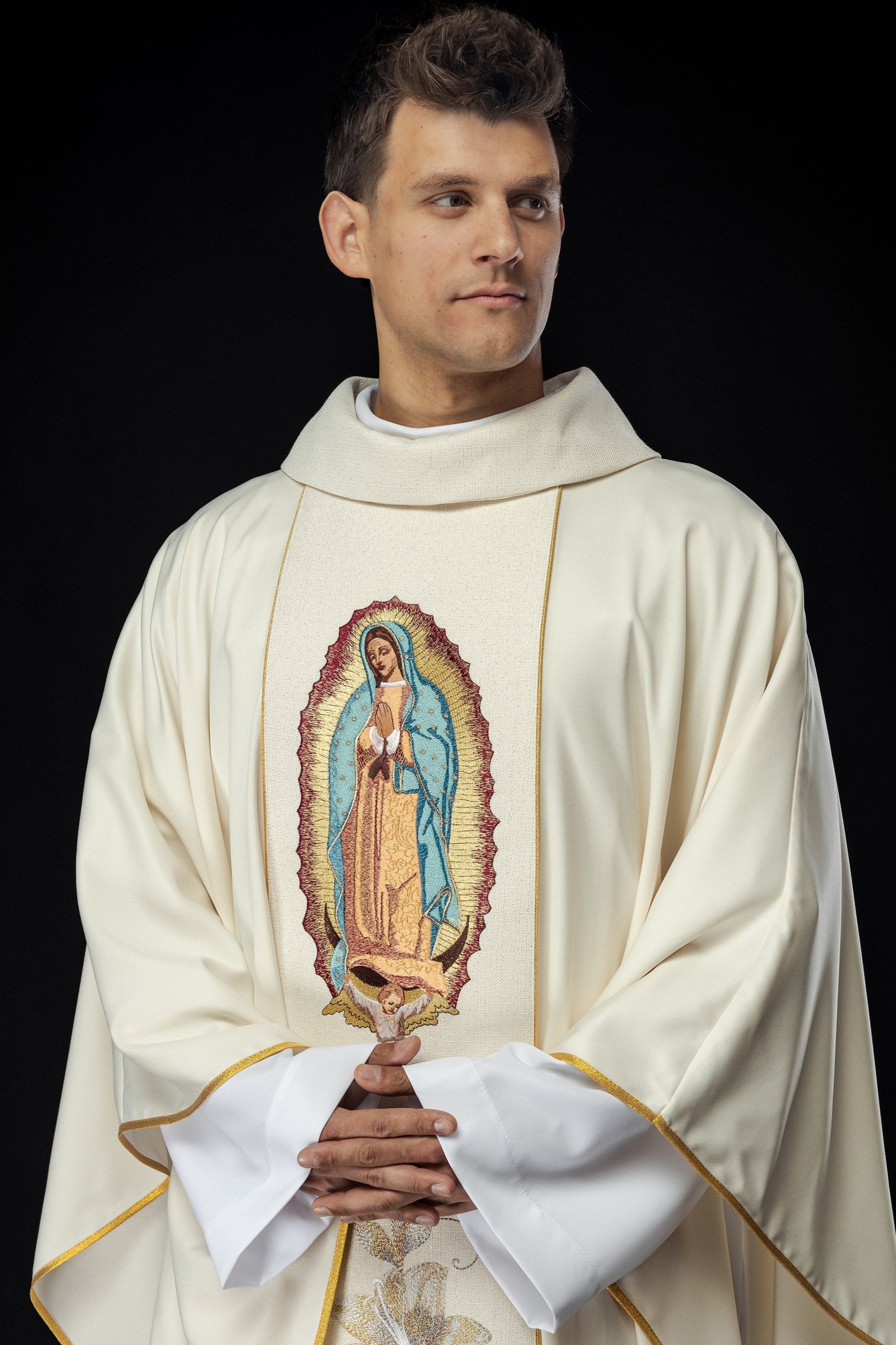 Priest chasuble with Our Lady of Guadalupe and floral embroidery - HAFTINAUSA.COM