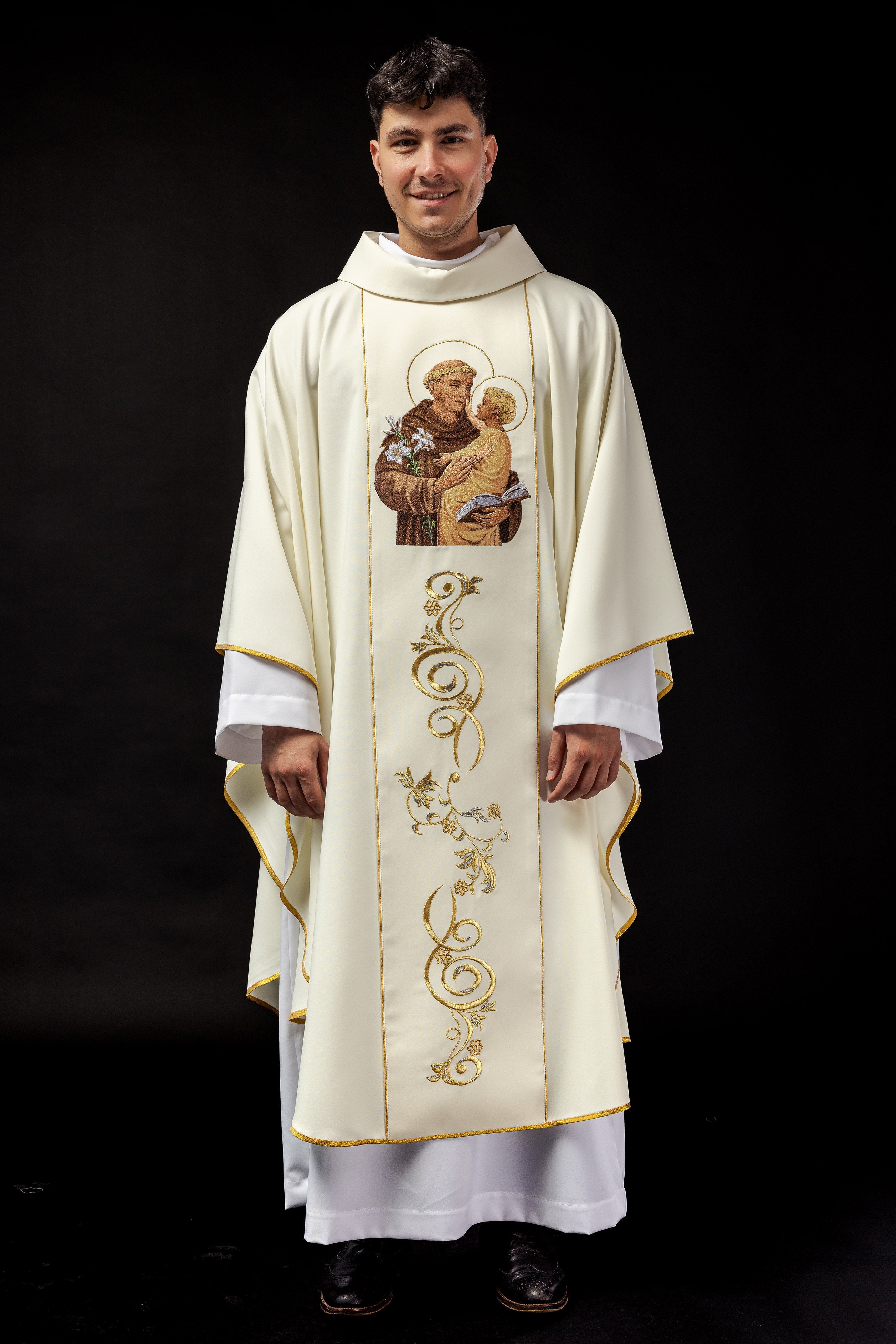 Chasuble embroidered with the image of Saint Anthony - HAFTINAUSA.COM