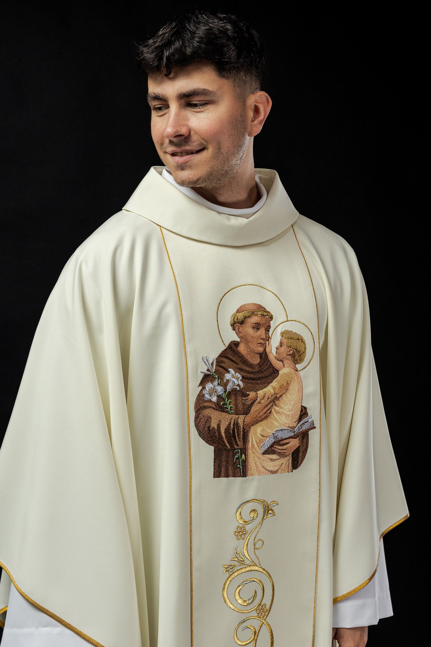 Chasuble embroidered with the image of Saint Anthony - HAFTINAUSA.COM