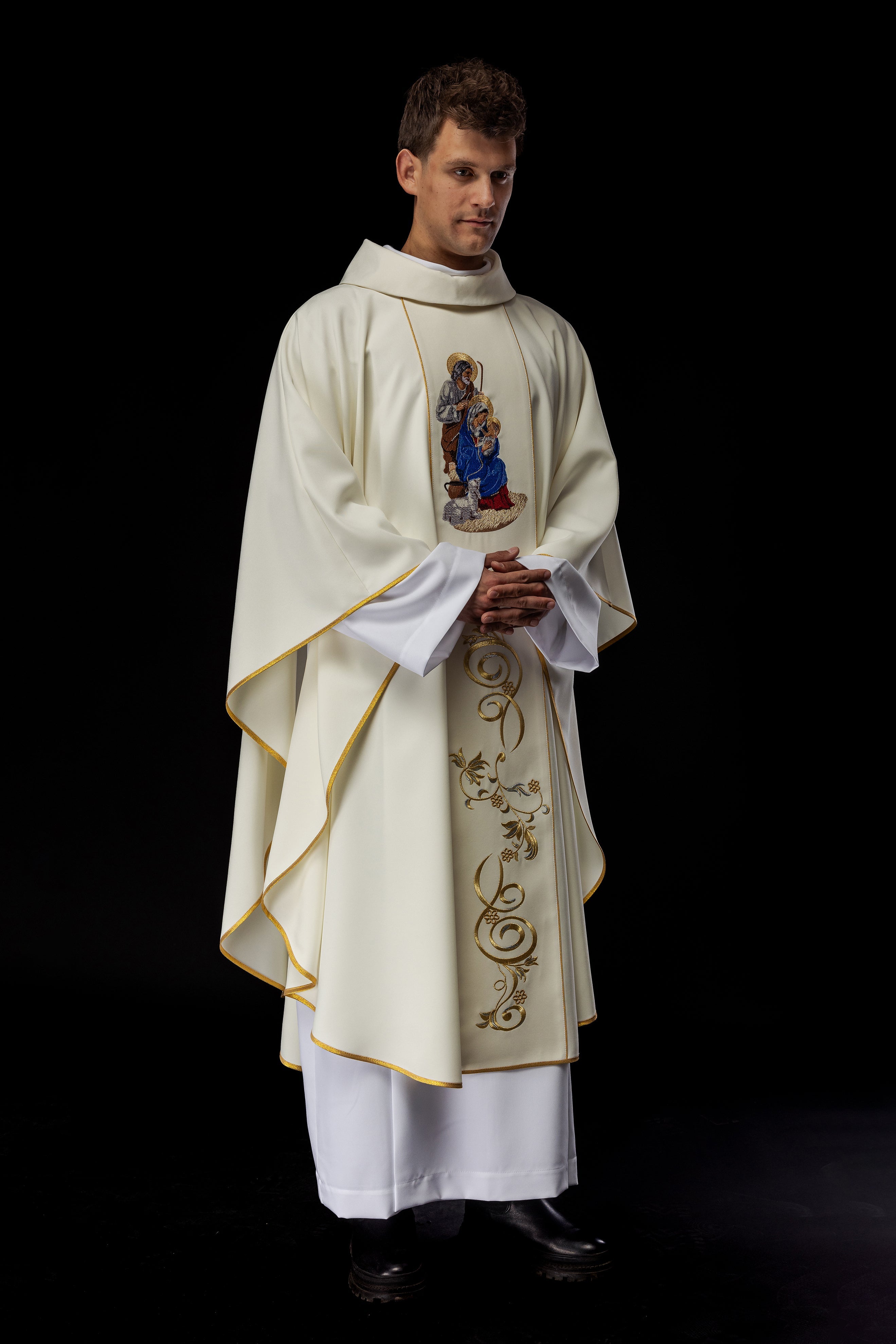 Christmas ivory chasuble with the image of Holy Family - HAFTINAUSA.COM