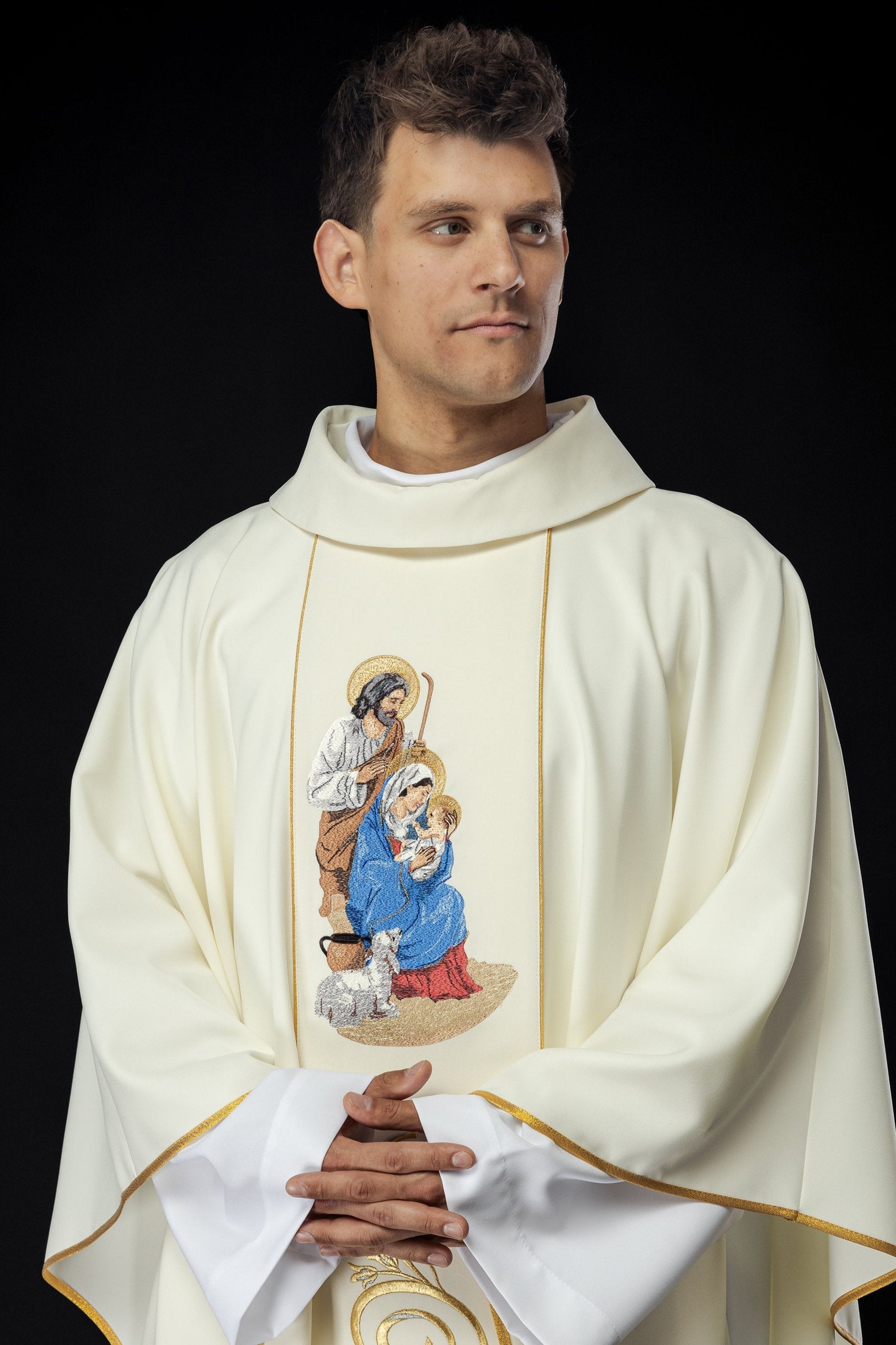 Christmas ivory chasuble with the image of Holy Family - HAFTINAUSA.COM