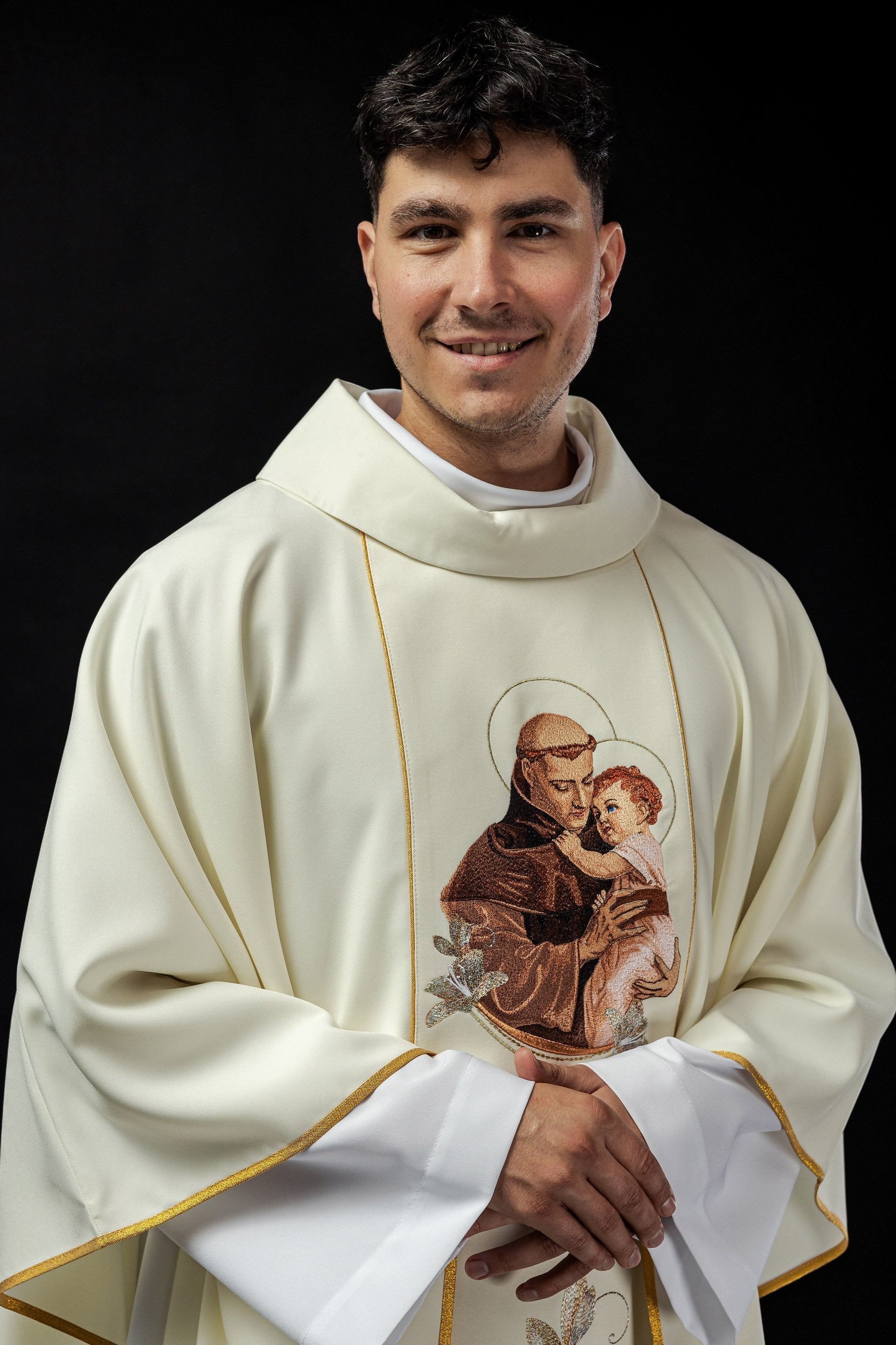 Embroidered chasuble with the image of Saint Anthony - HAFTINAUSA.COM