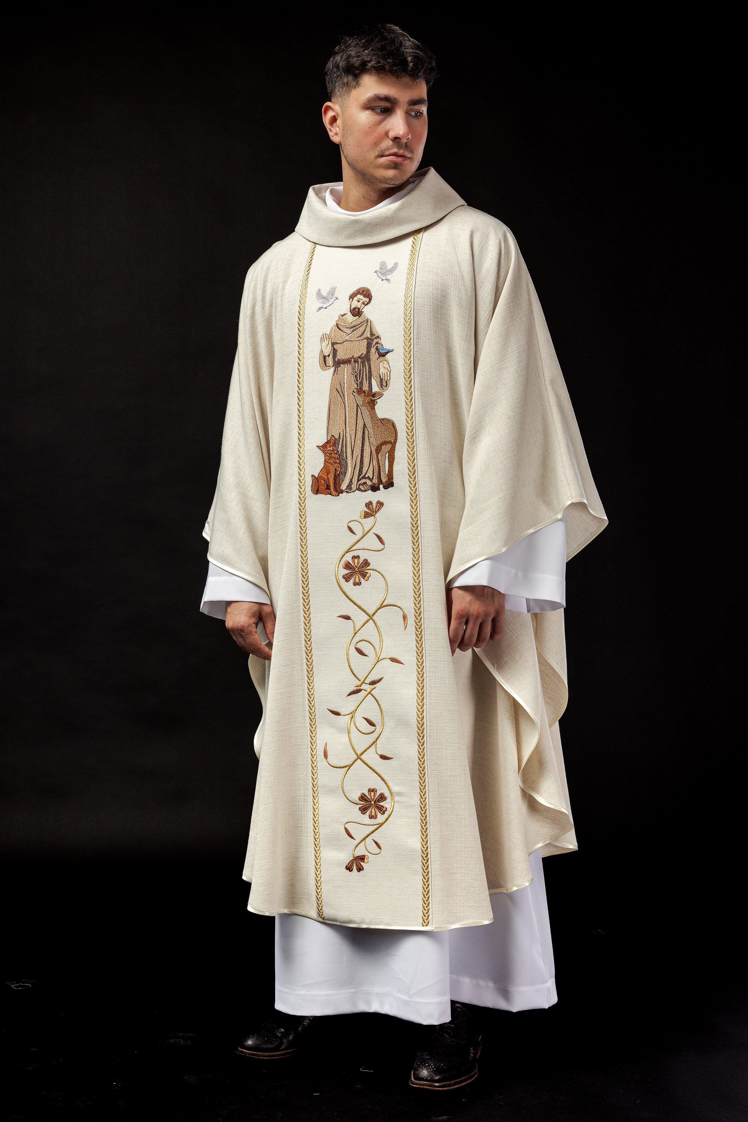 Embroidered chasuble with the image of St. Francis - HAFTINAUSA.COM