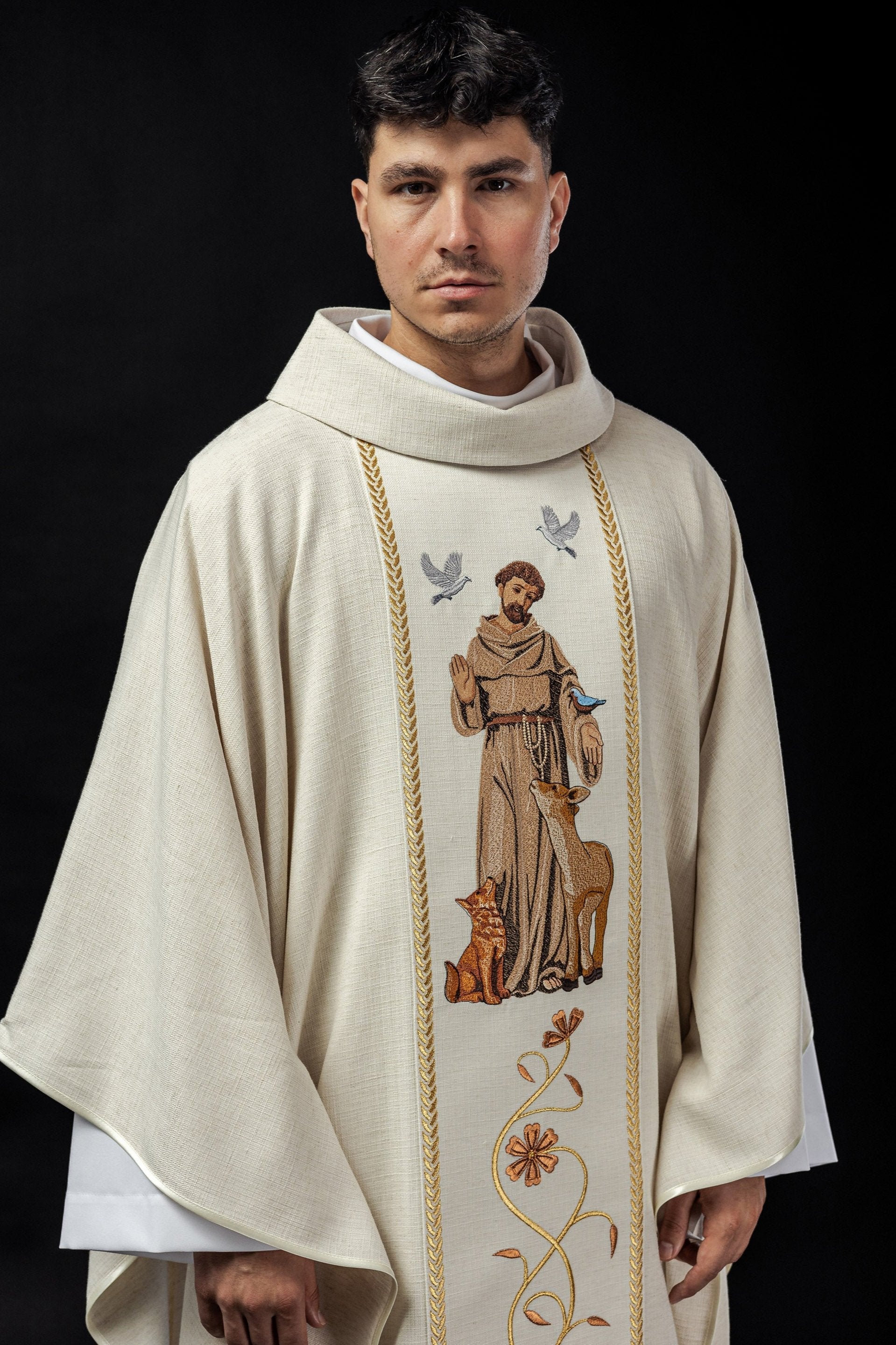 Embroidered chasuble with the image of St. Francis - HAFTINAUSA.COM