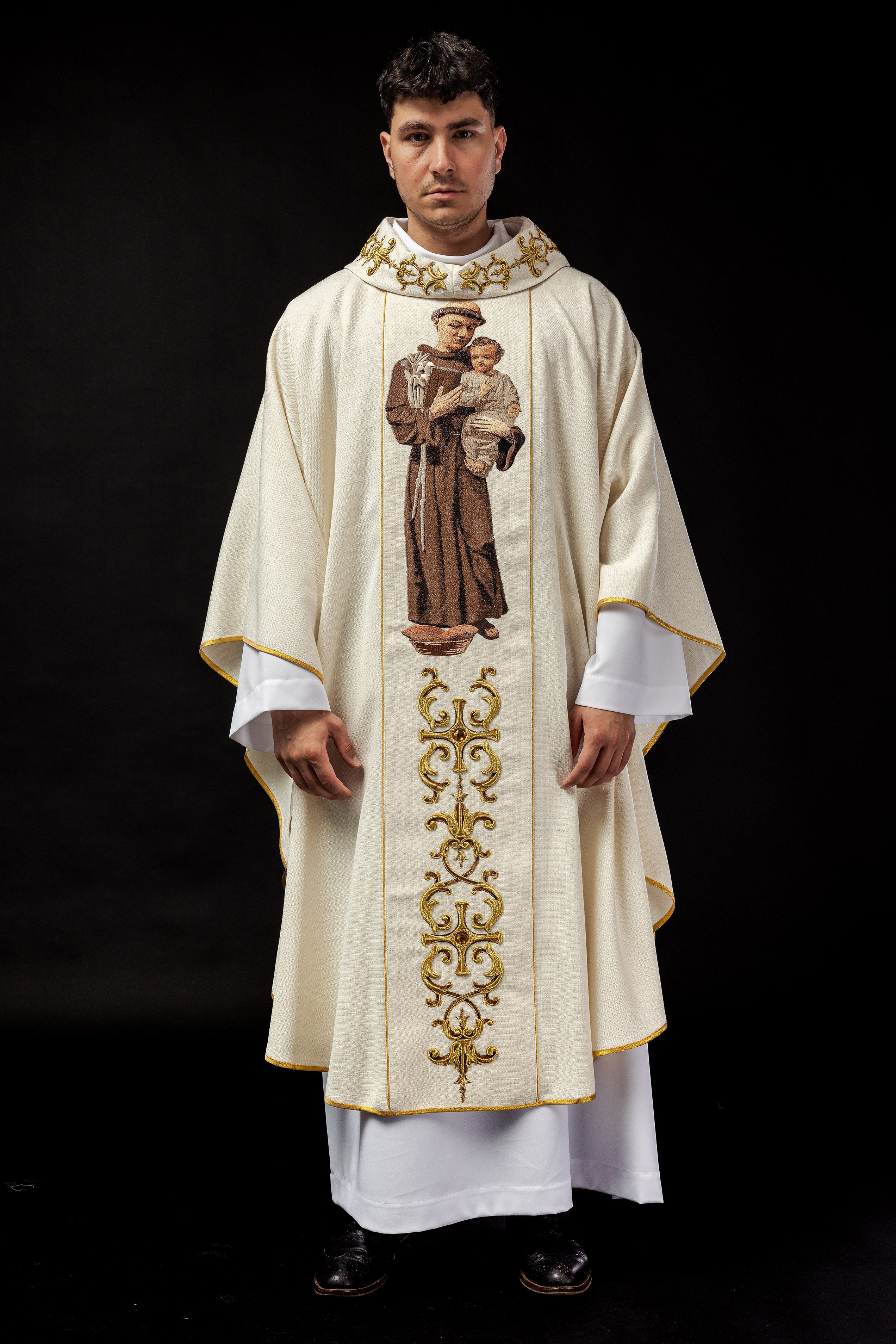 Embroidered chasuble with the image of Saint Anthony - HAFTINAUSA.COM