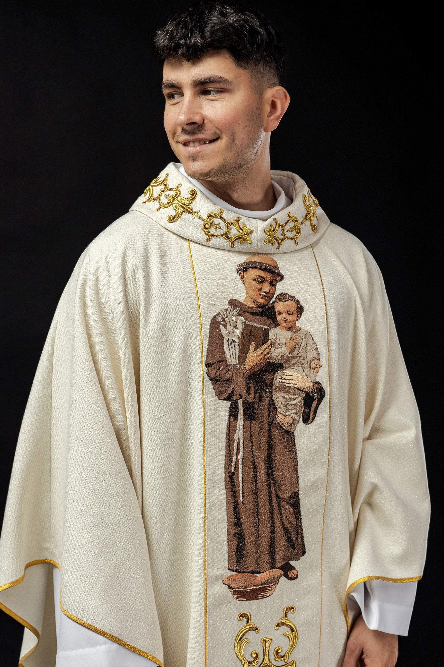 Embroidered chasuble with the image of Saint Anthony - HAFTINAUSA.COM