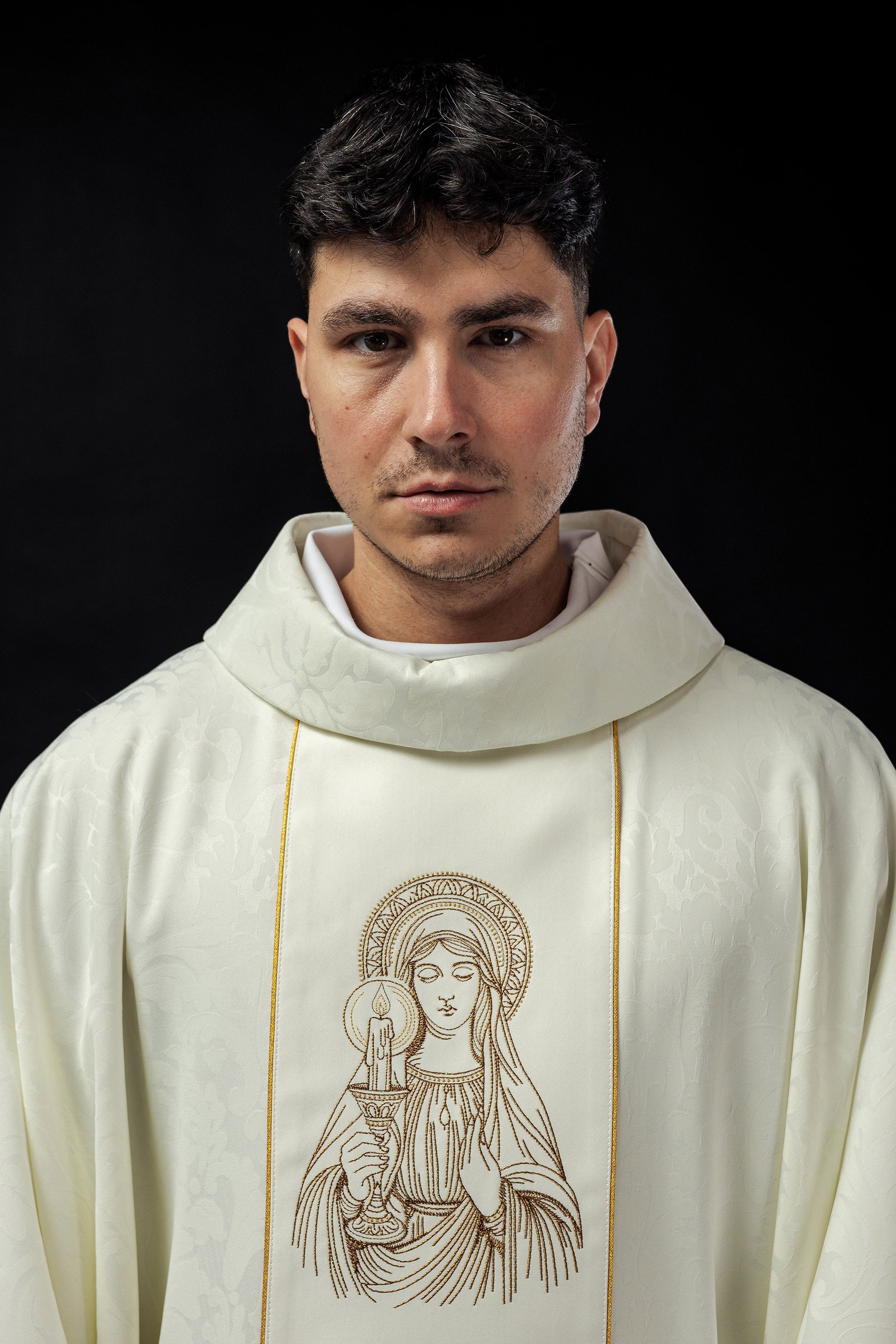 Embroidered chasuble with the image of Our Lady of Thunder - HAFTINAUSA.COM