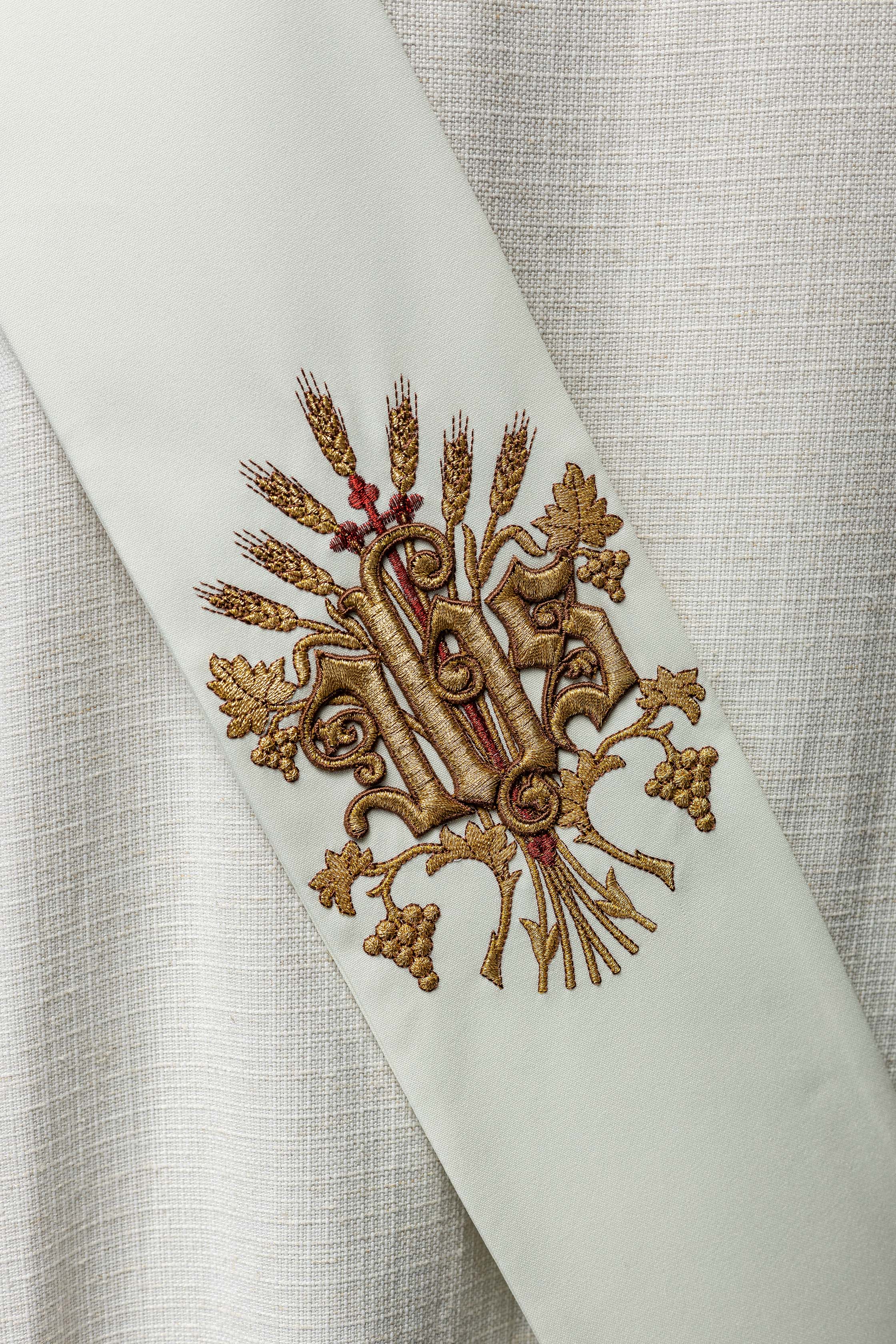 Deacon stole with grape and cross motif in ecru