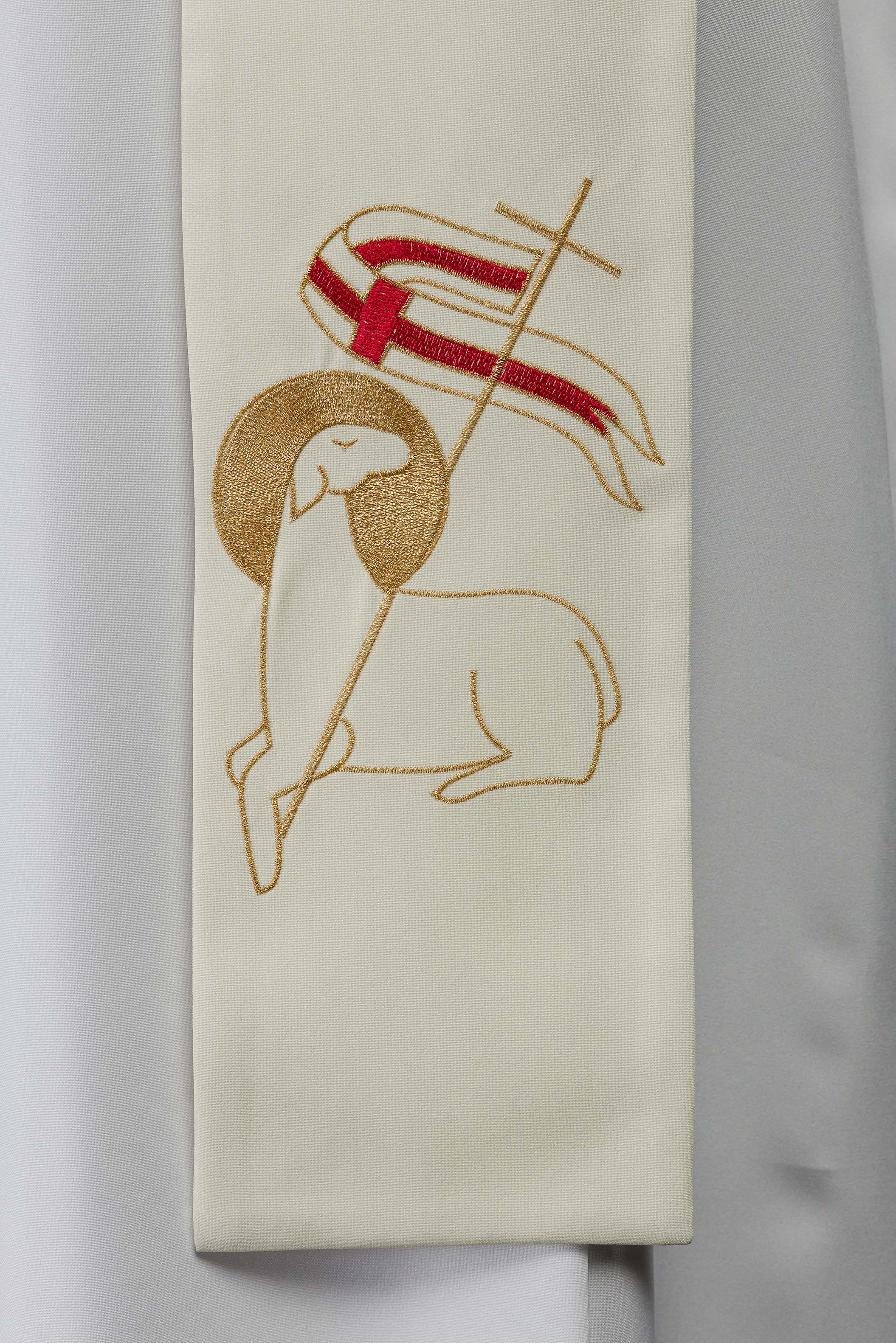 Priestly stole with embroidered Cross and Lamb in ecru