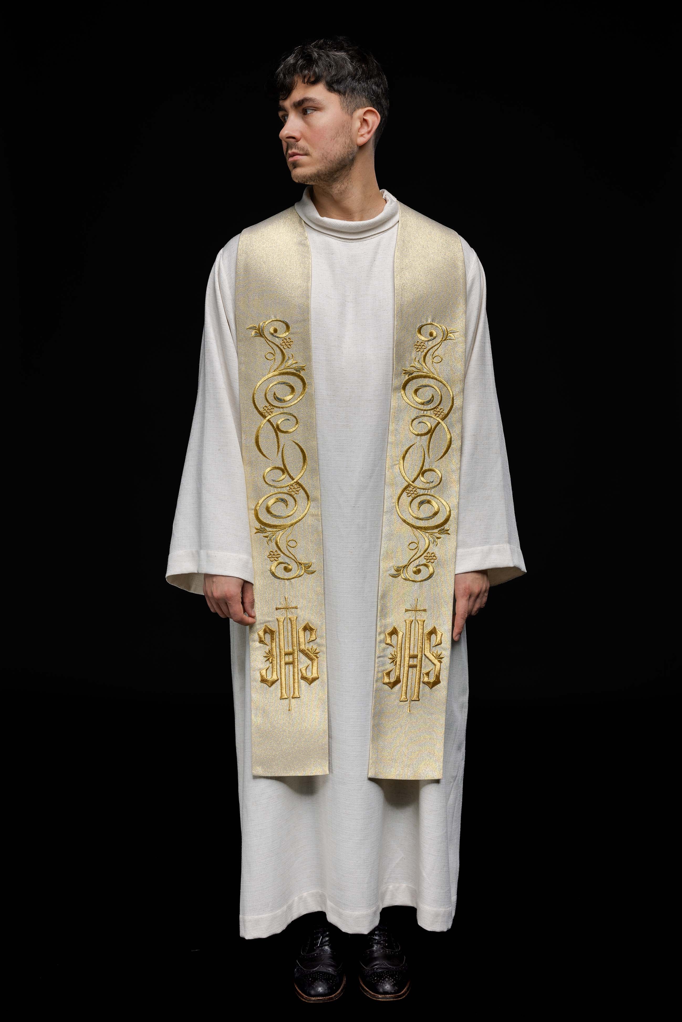 Golden embroidered IHS stole - HAFTINAUSA.COM