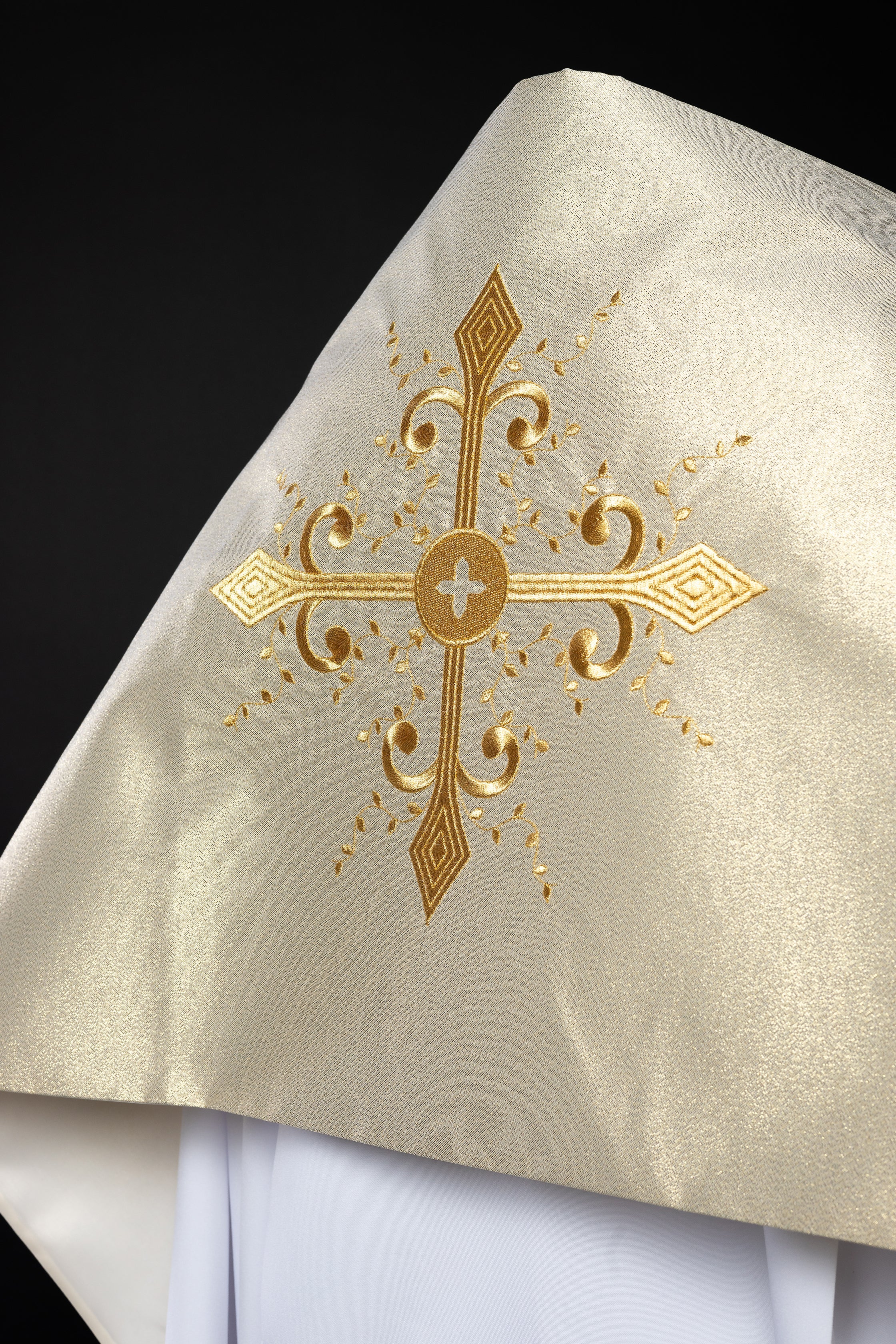 Liturgical veil with golden cross embroidery