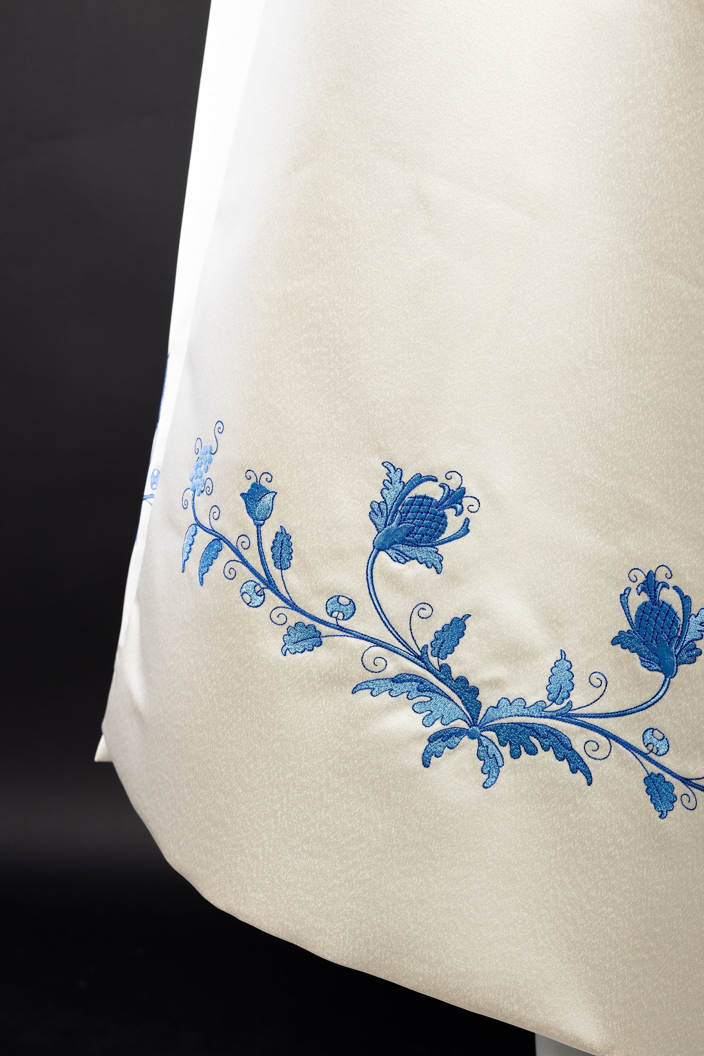 Embroidered veil with Marian motif - HAFTINAUSA.COM