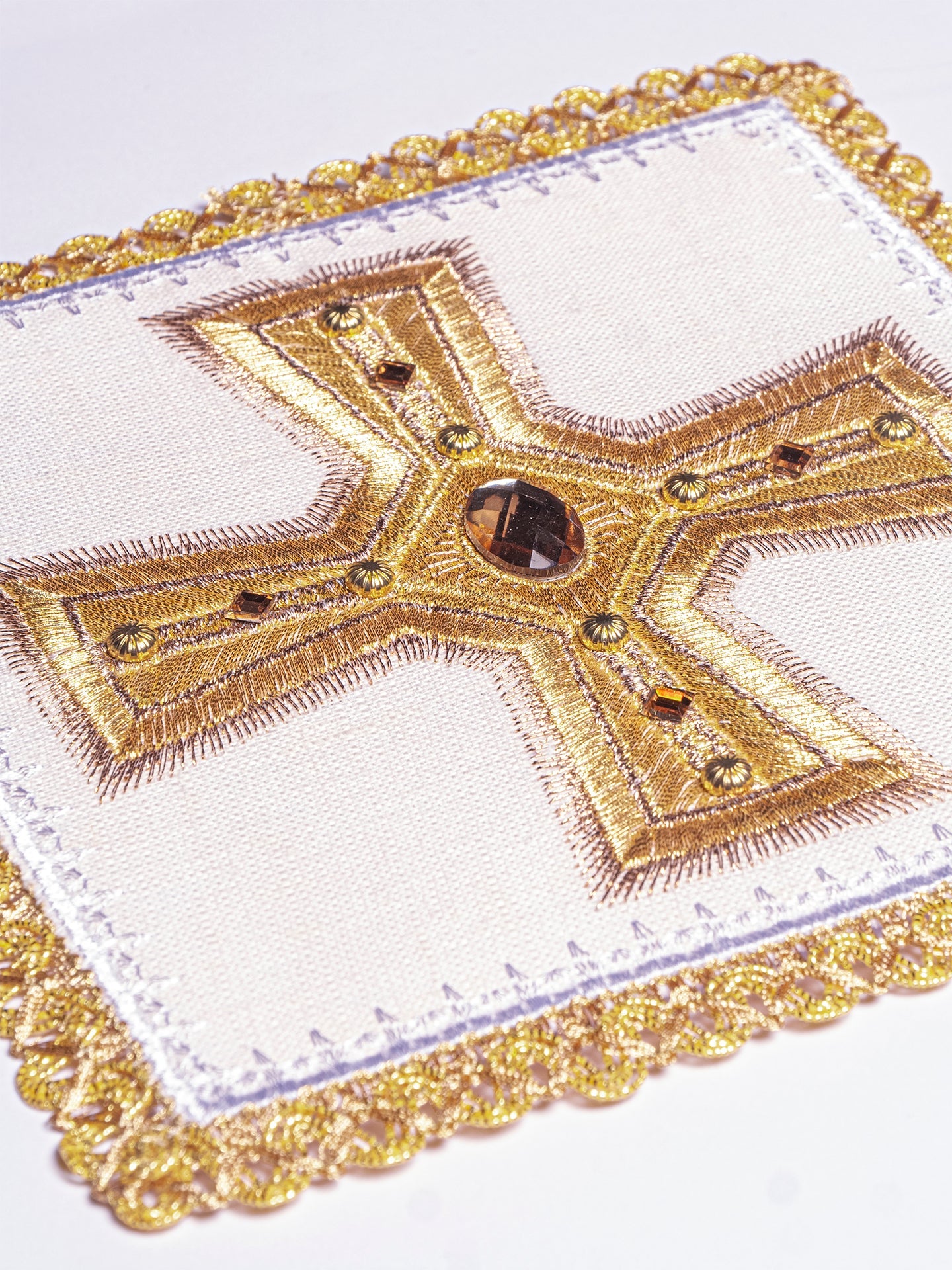 Linen Chalice Linens Richly Embroidered with Stones - HAFTINAUSA.COM