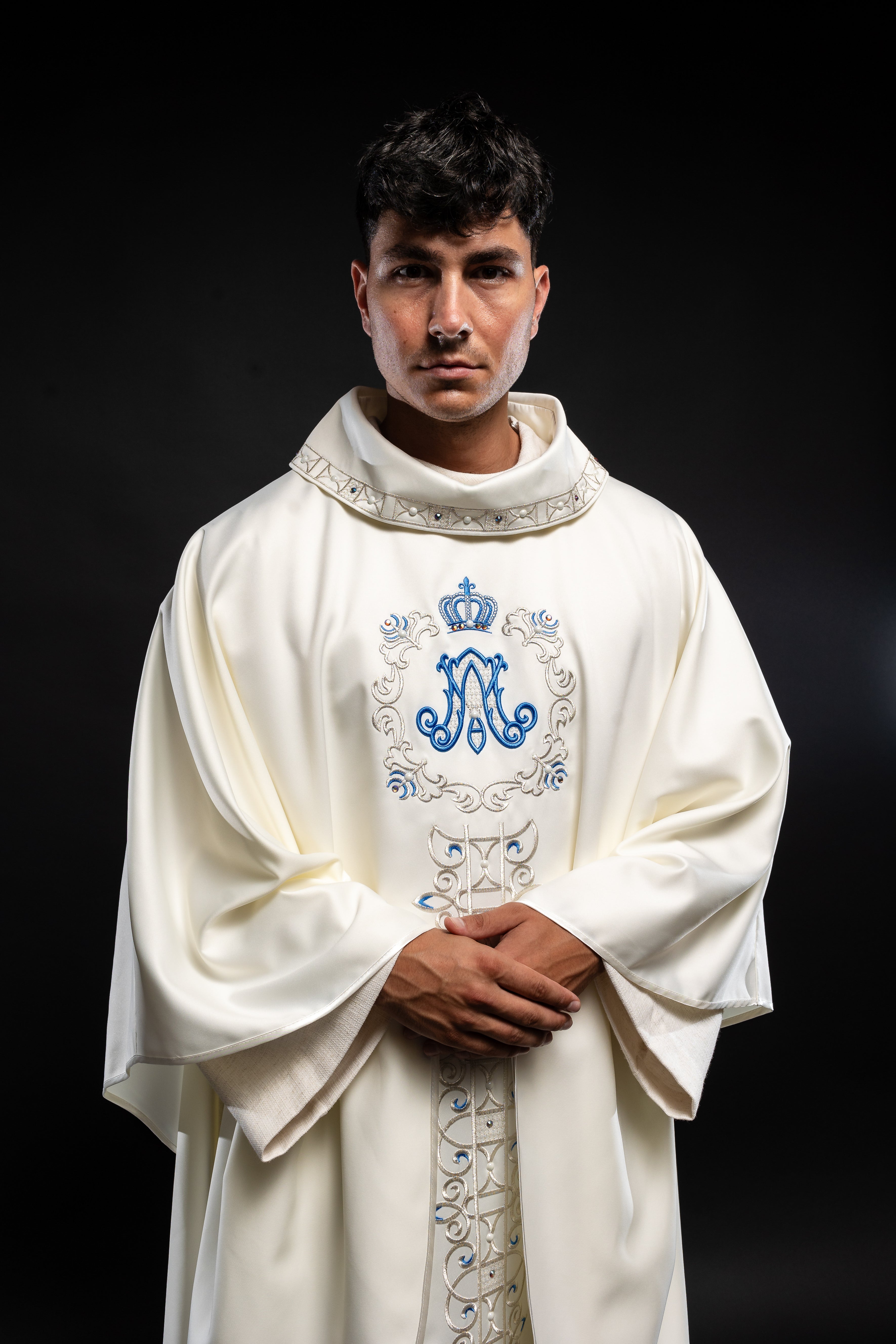 Ivory colored Marian chasuble finished with blue stones - HAFTINAUSA.COM