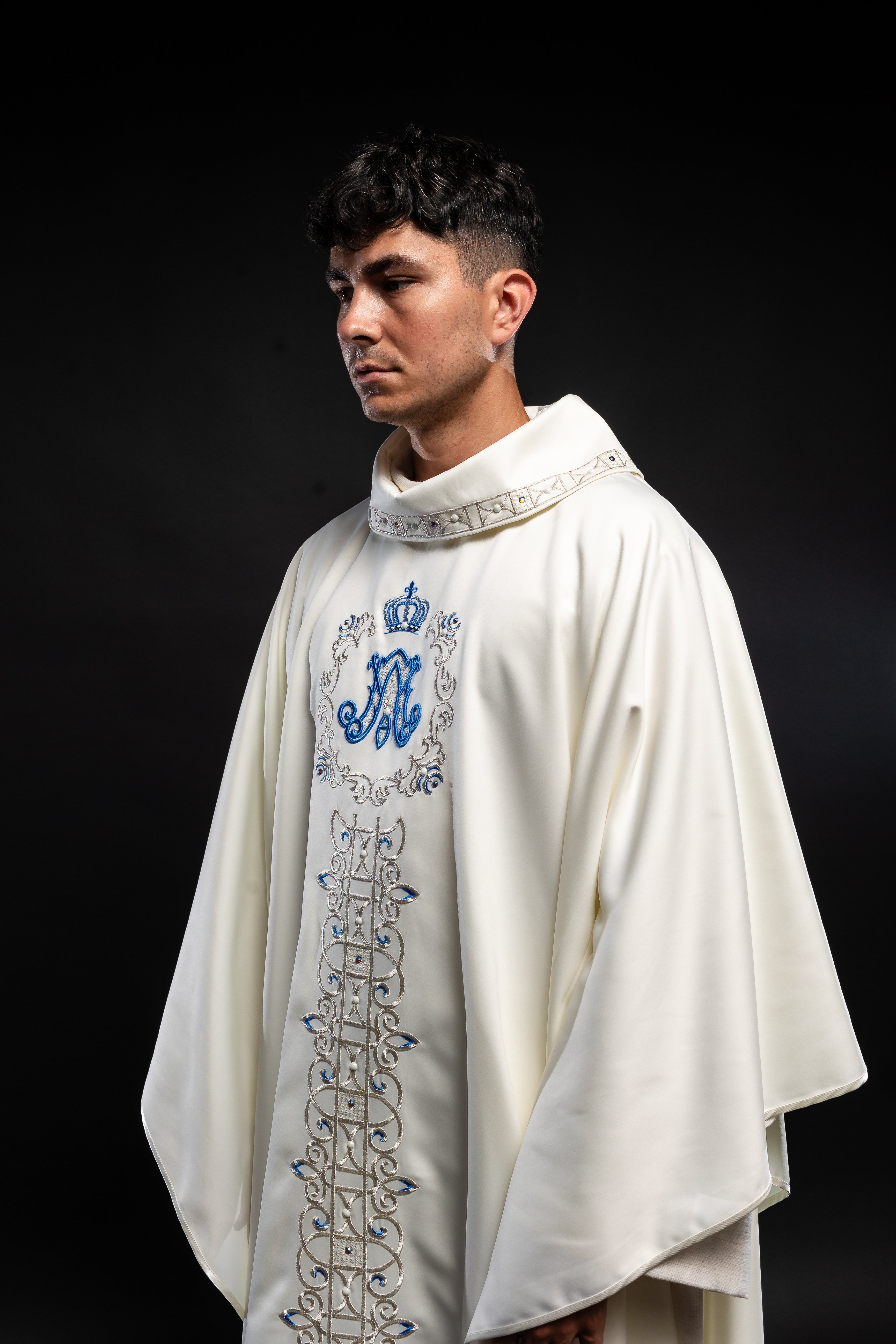 Ivory colored Marian chasuble finished with blue stones - HAFTINAUSA.COM