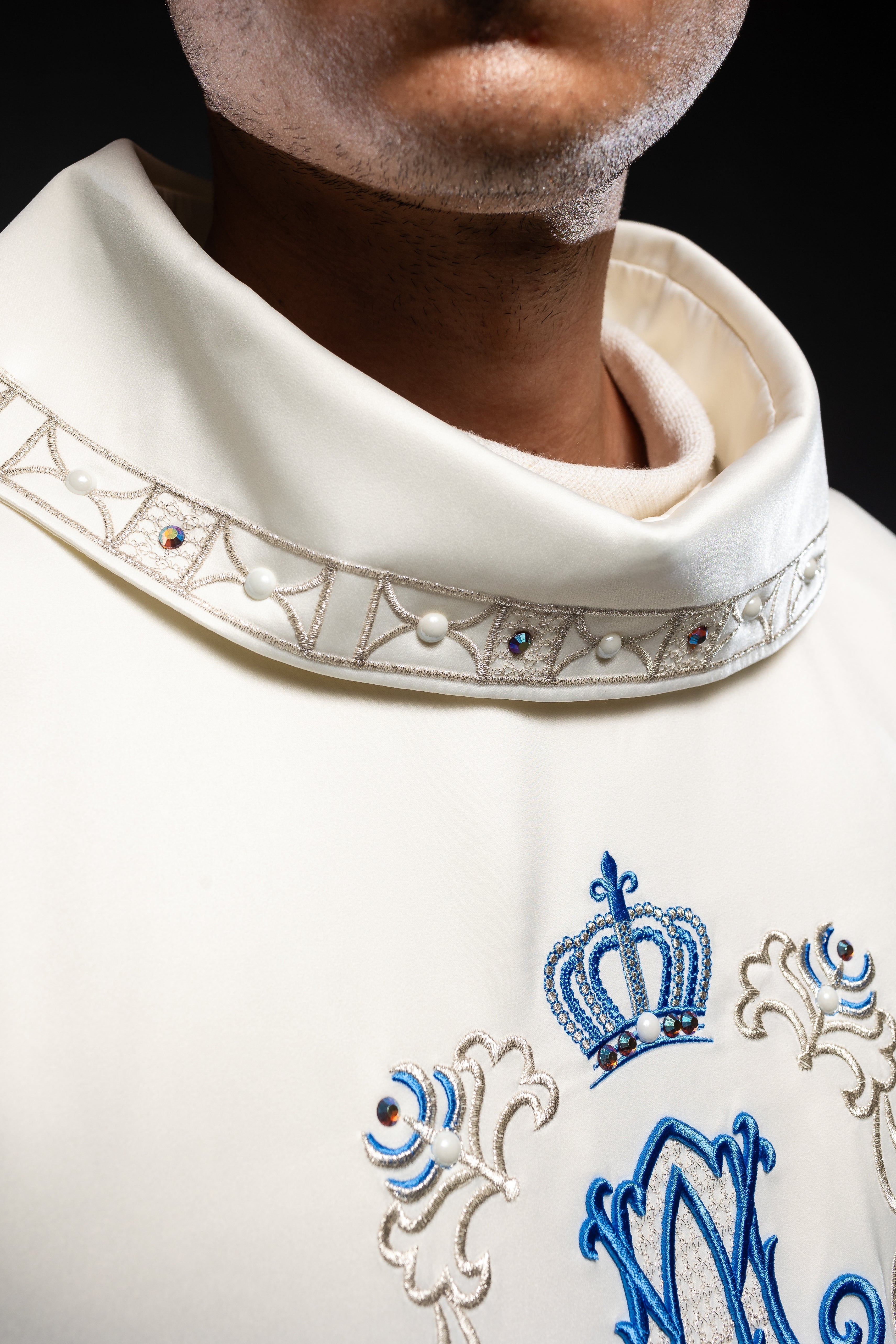 Ivory colored Marian chasuble finished with blue stones - HAFTINAUSA.COM