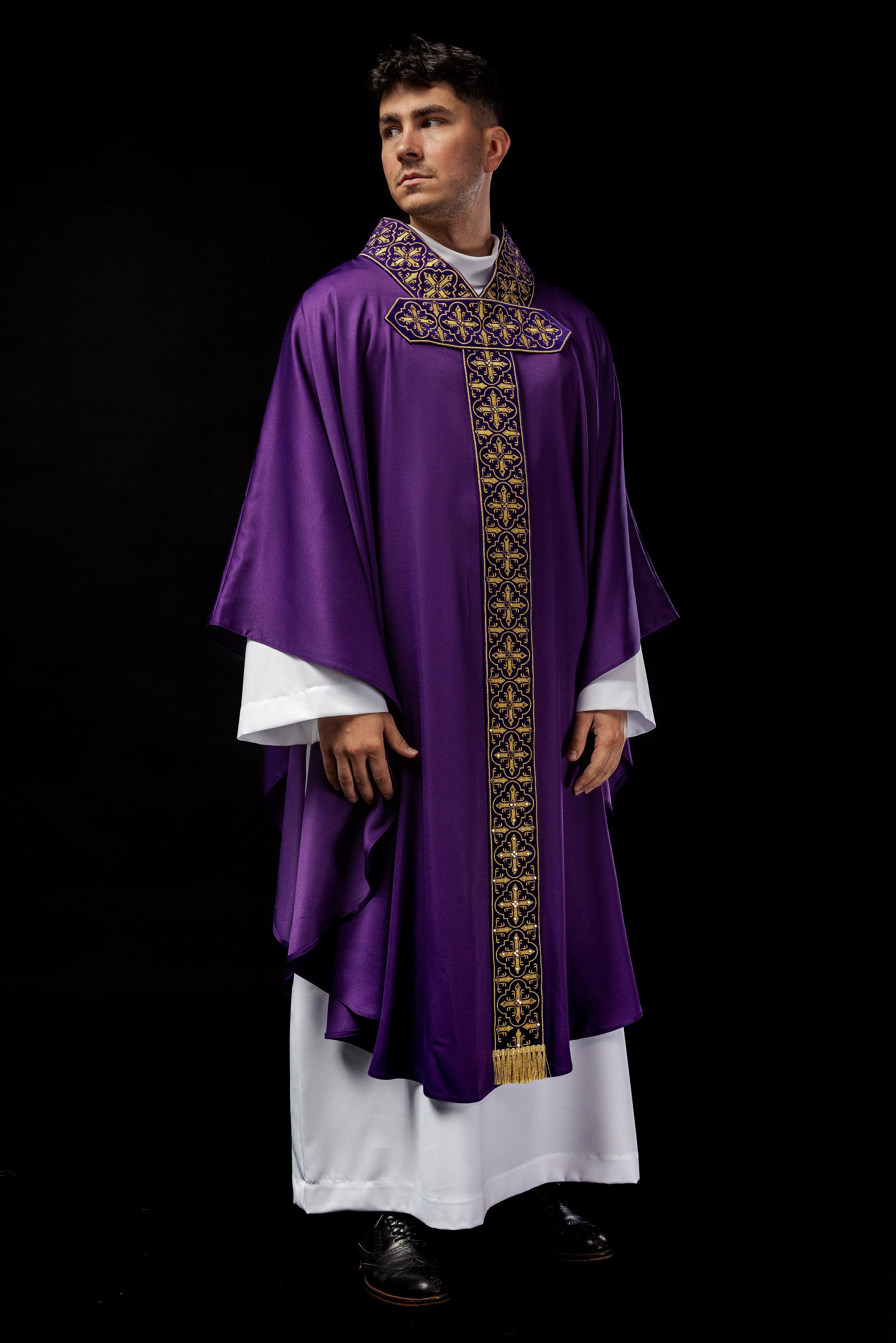 Purple chasuble finished by hand with 500 decorative stones