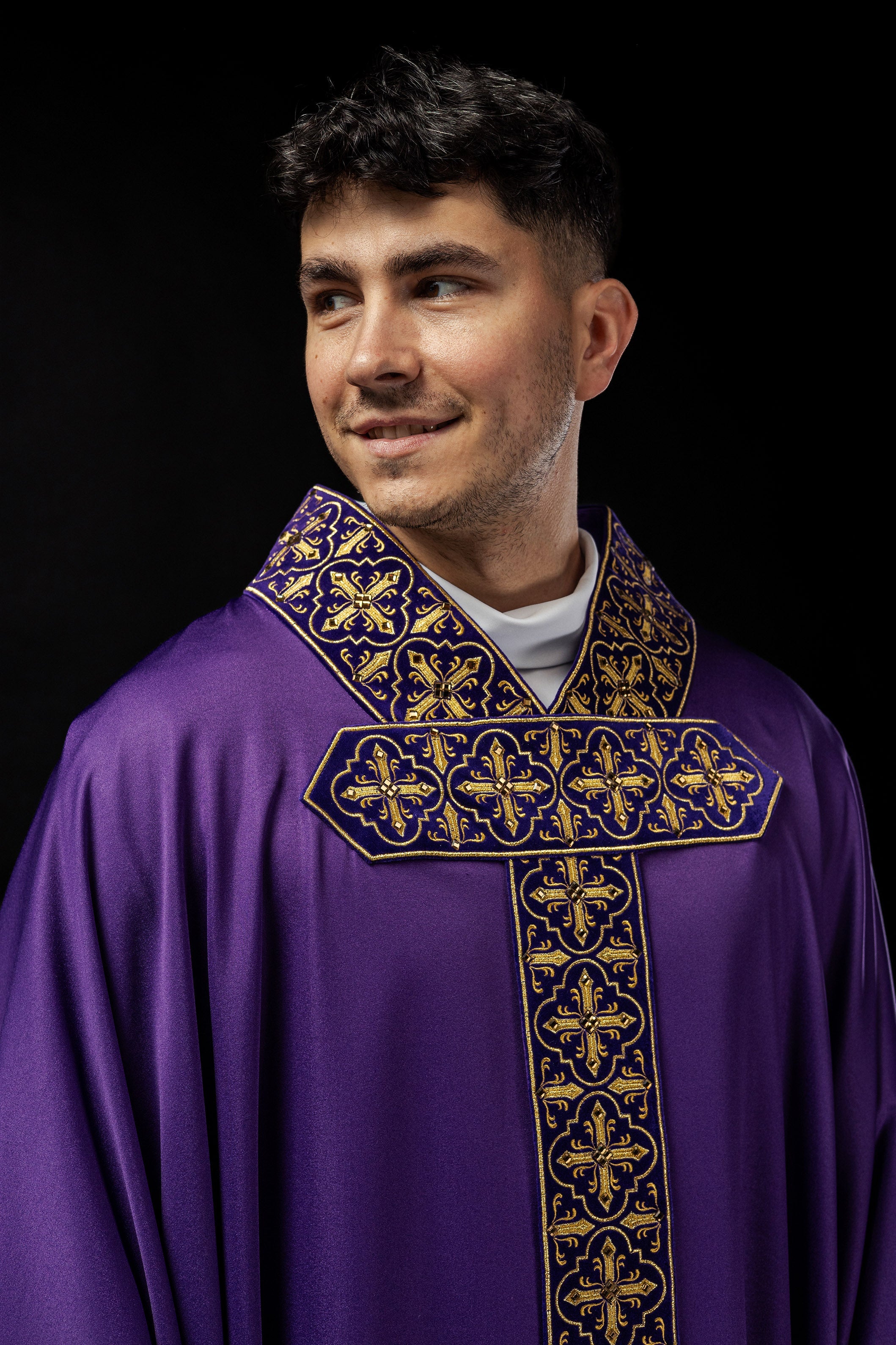 Purple chasuble finished by hand with 500 decorative stones