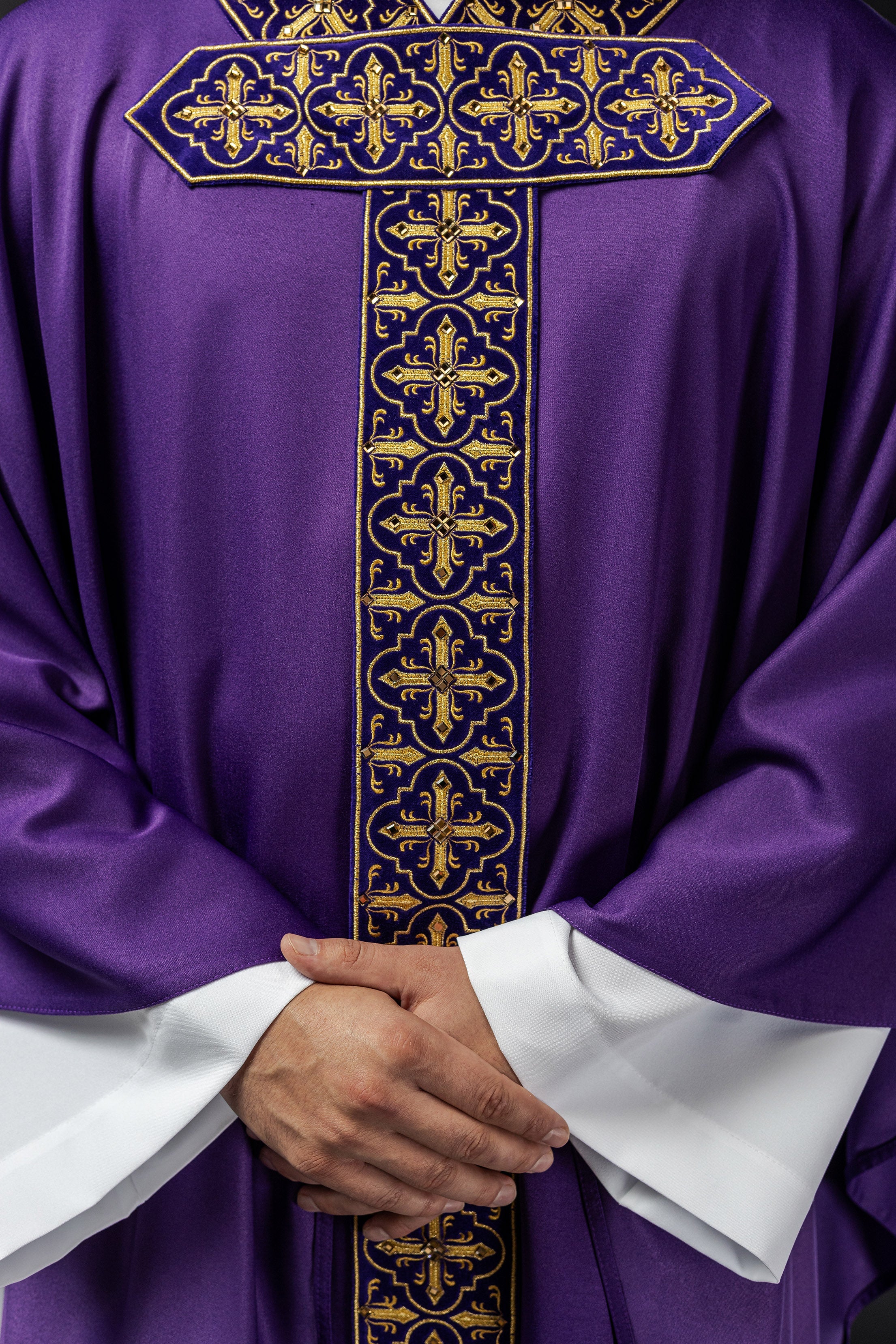 Purple chasuble finished by hand with 500 decorative stones