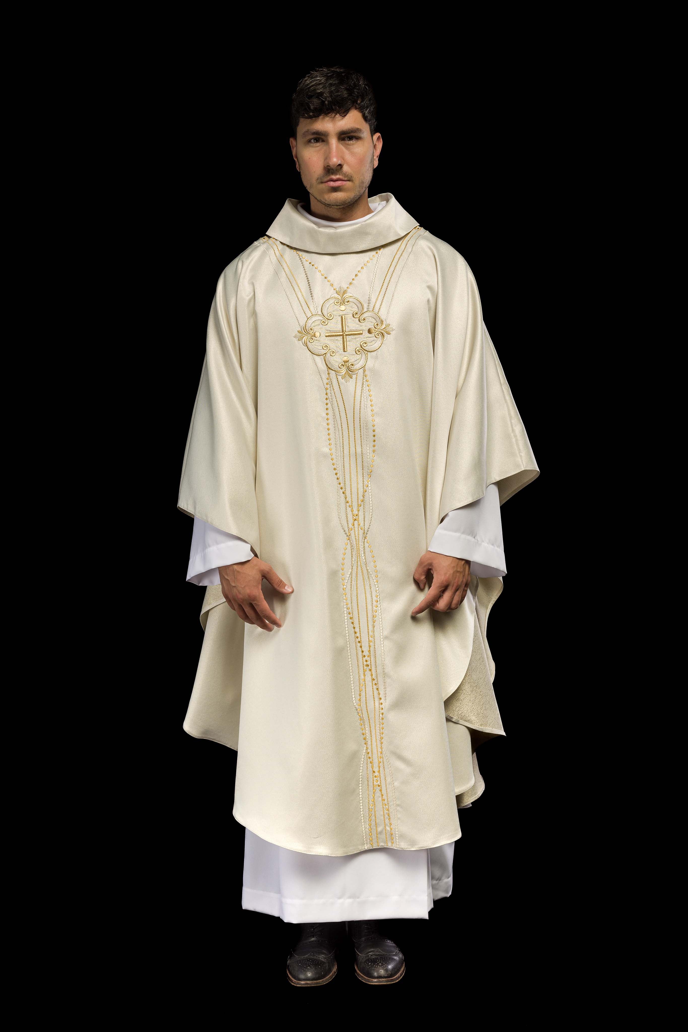 Chasuble made of shiny fabric inspired by the rosary
