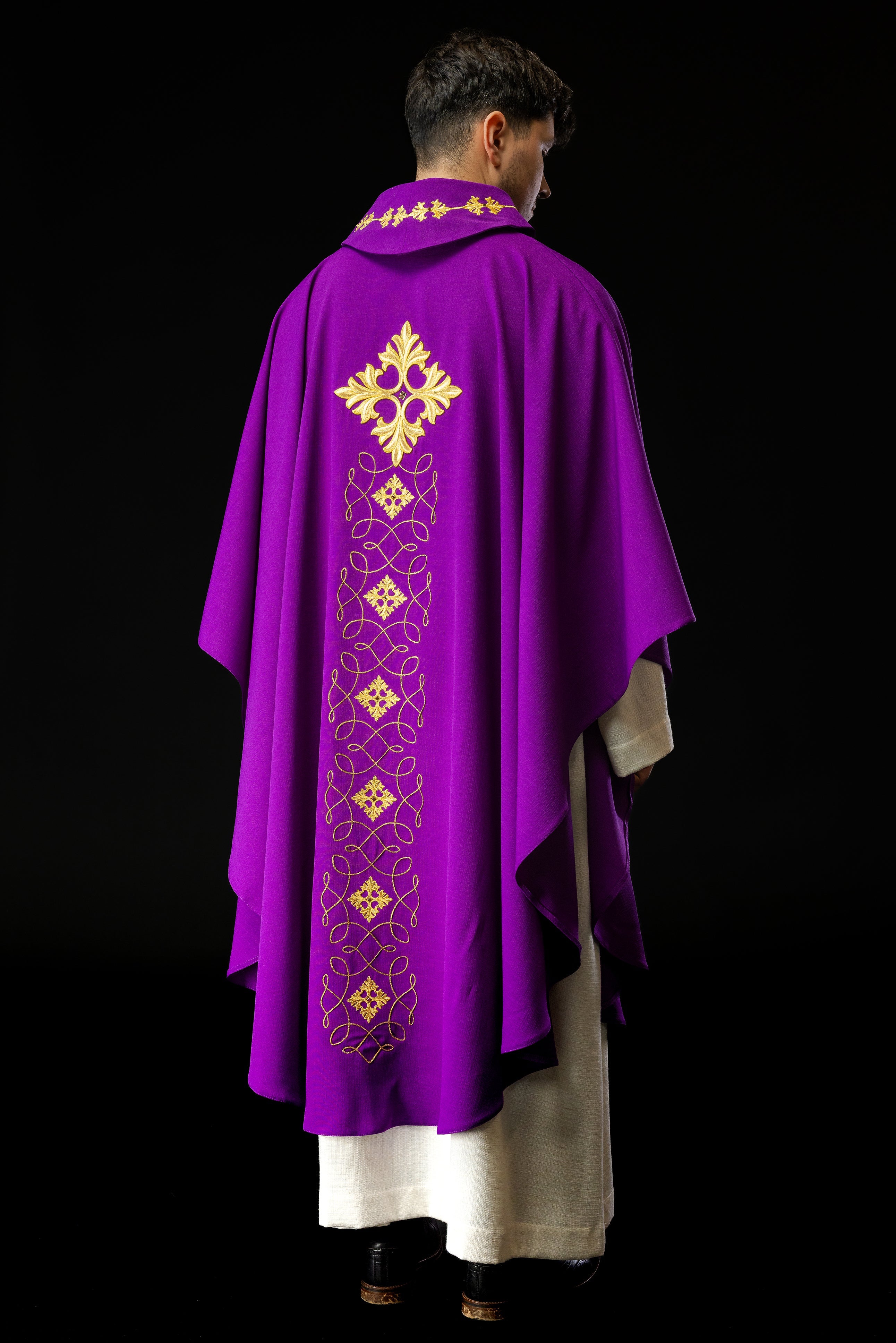 Richly embroidered chasuble with cord and stones - HAFTINAUSA.COM