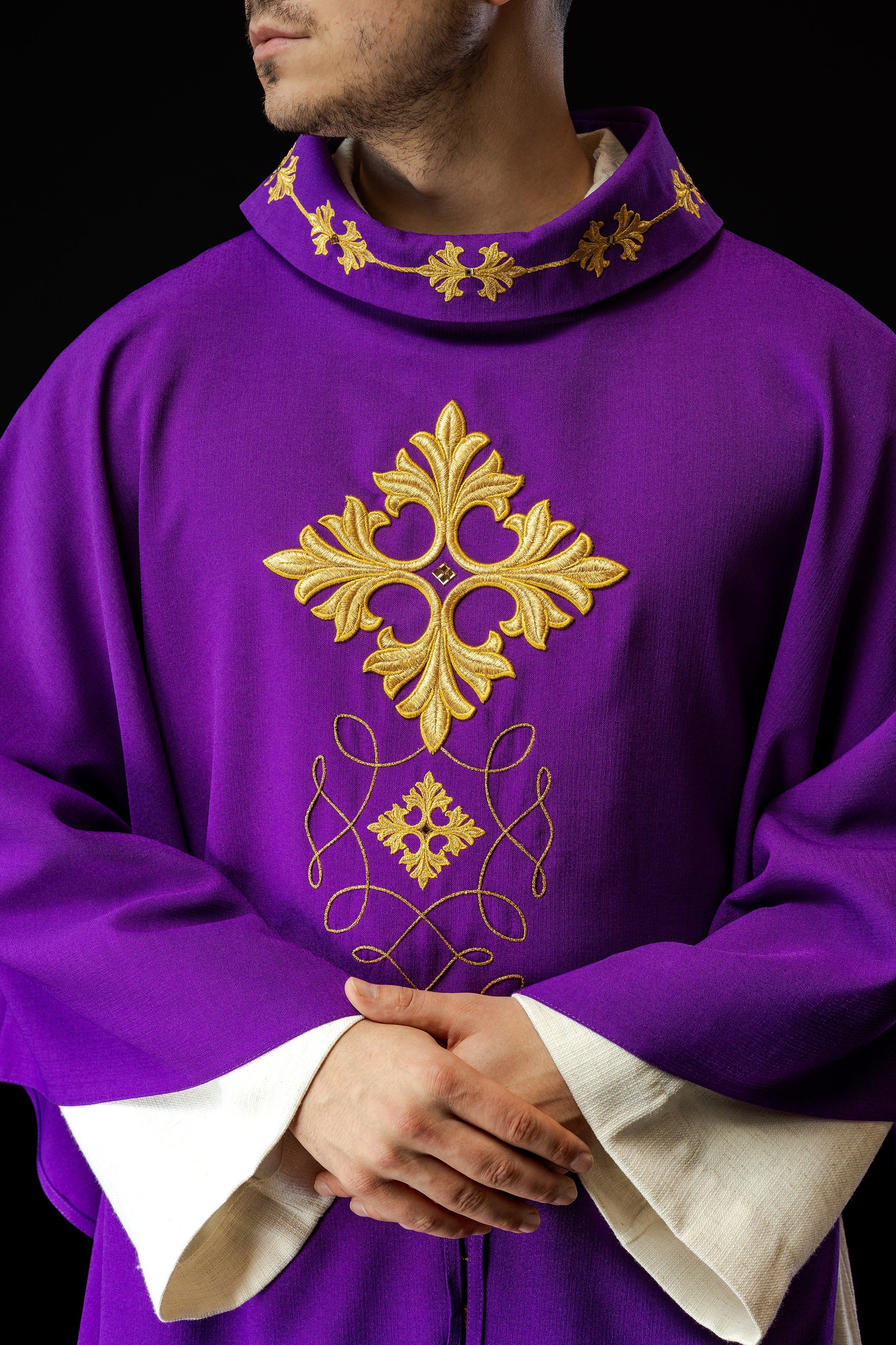 Richly embroidered chasuble with cord and stones - HAFTINAUSA.COM