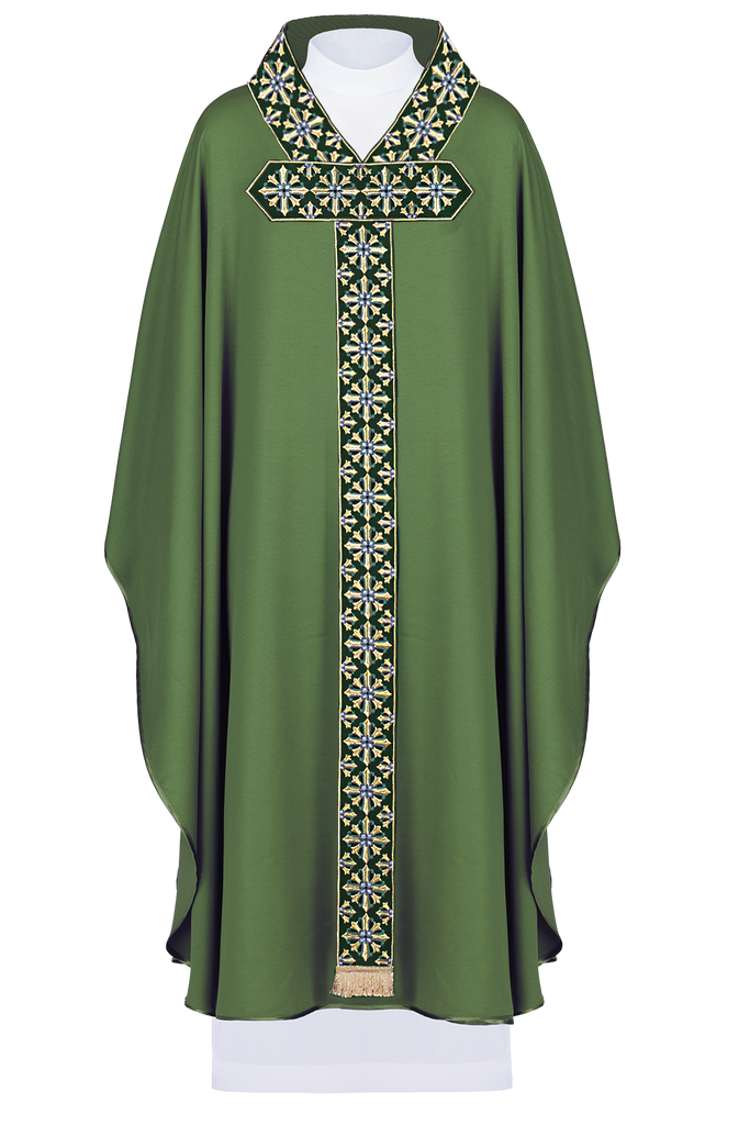 Chasuble with shiny embroidery in green