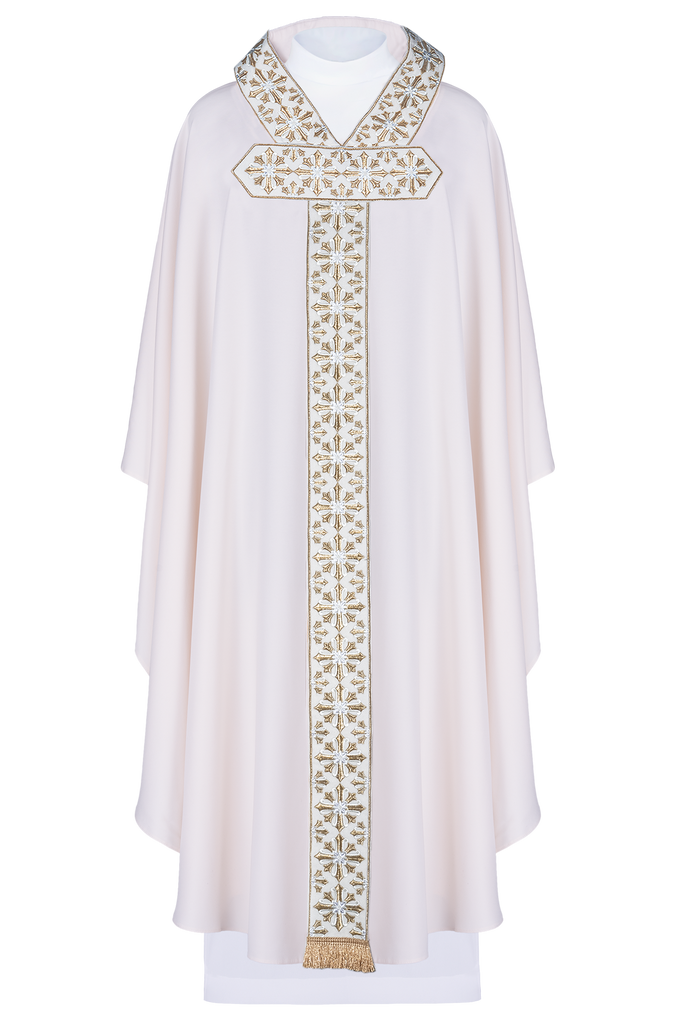 Chasuble with shiny embroidery in ecru