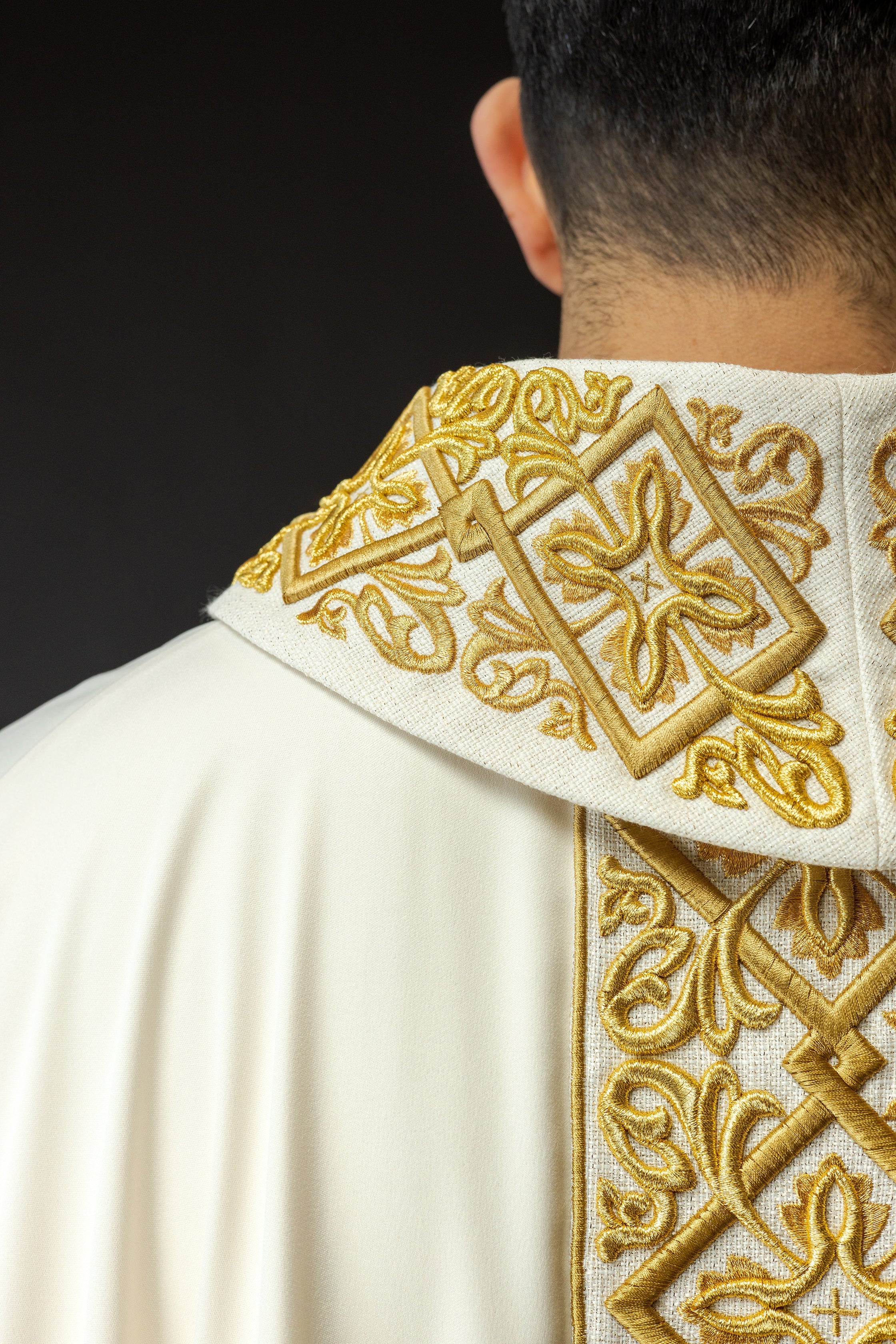 Chasuble richly embroidered floral motif with crosses Ecru