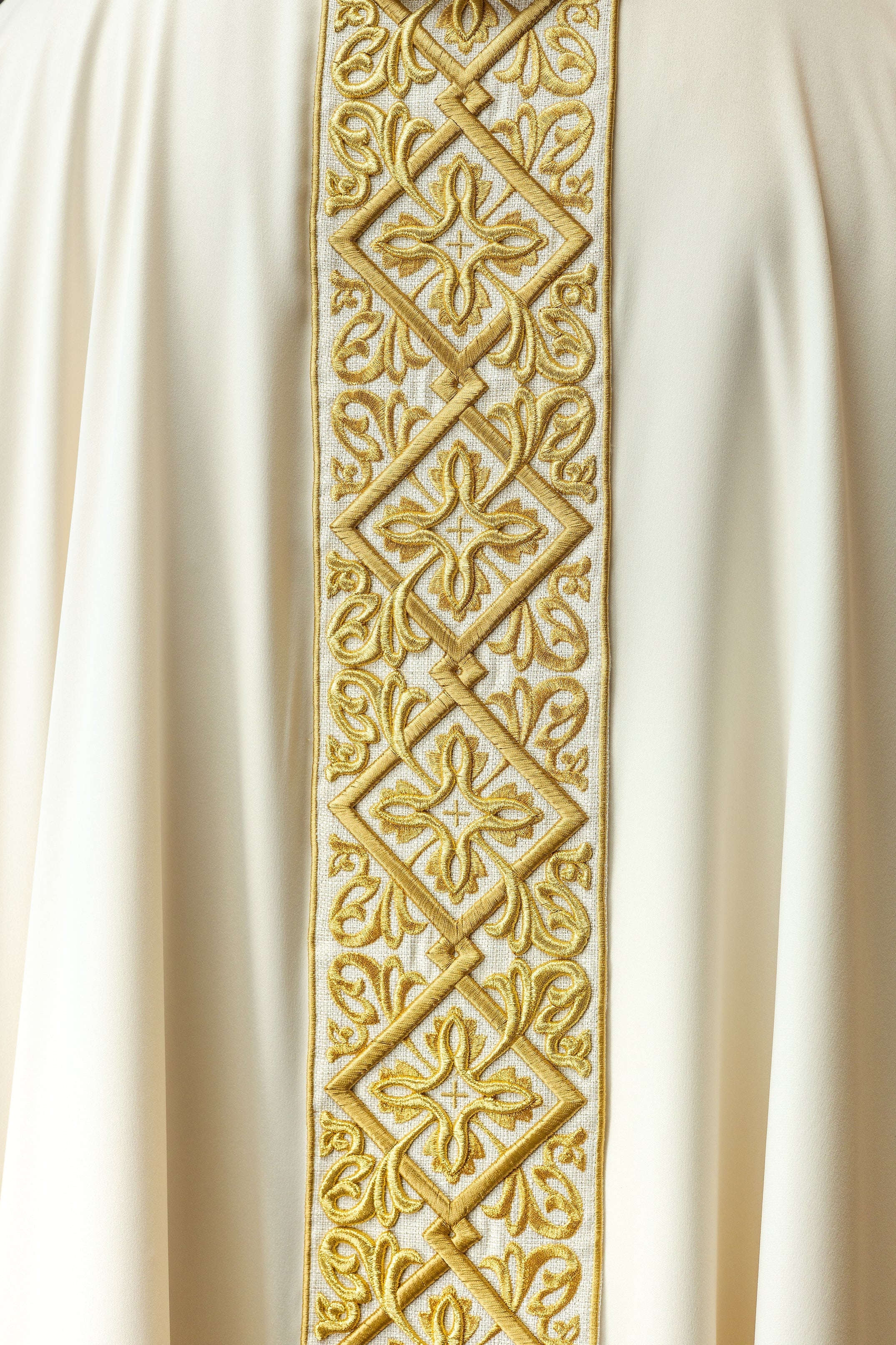 Chasuble richly embroidered floral motif with crosses Ecru