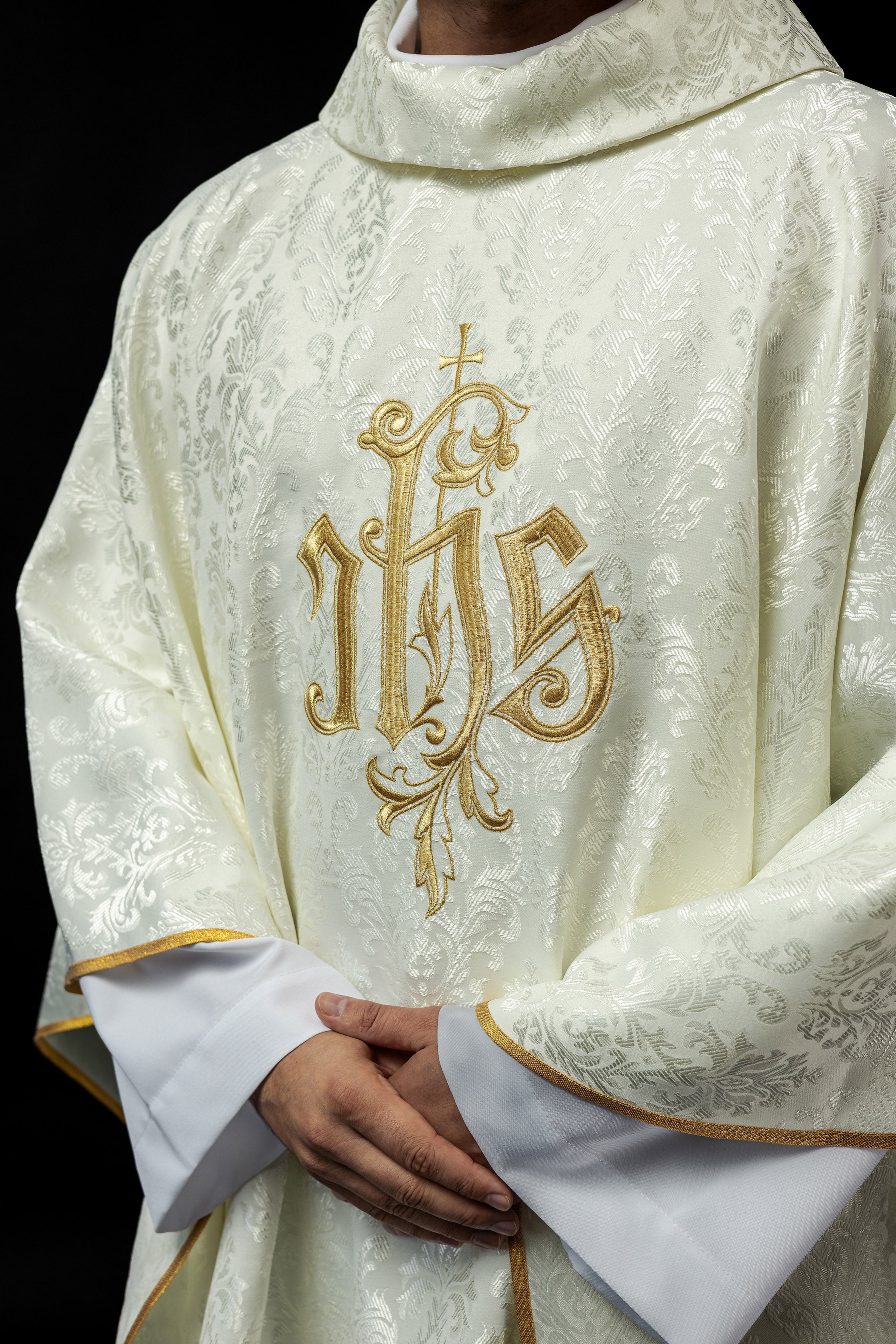 Ivory chasuble made of ornamental texture with classic IHS - HAFTINAUSA.COM