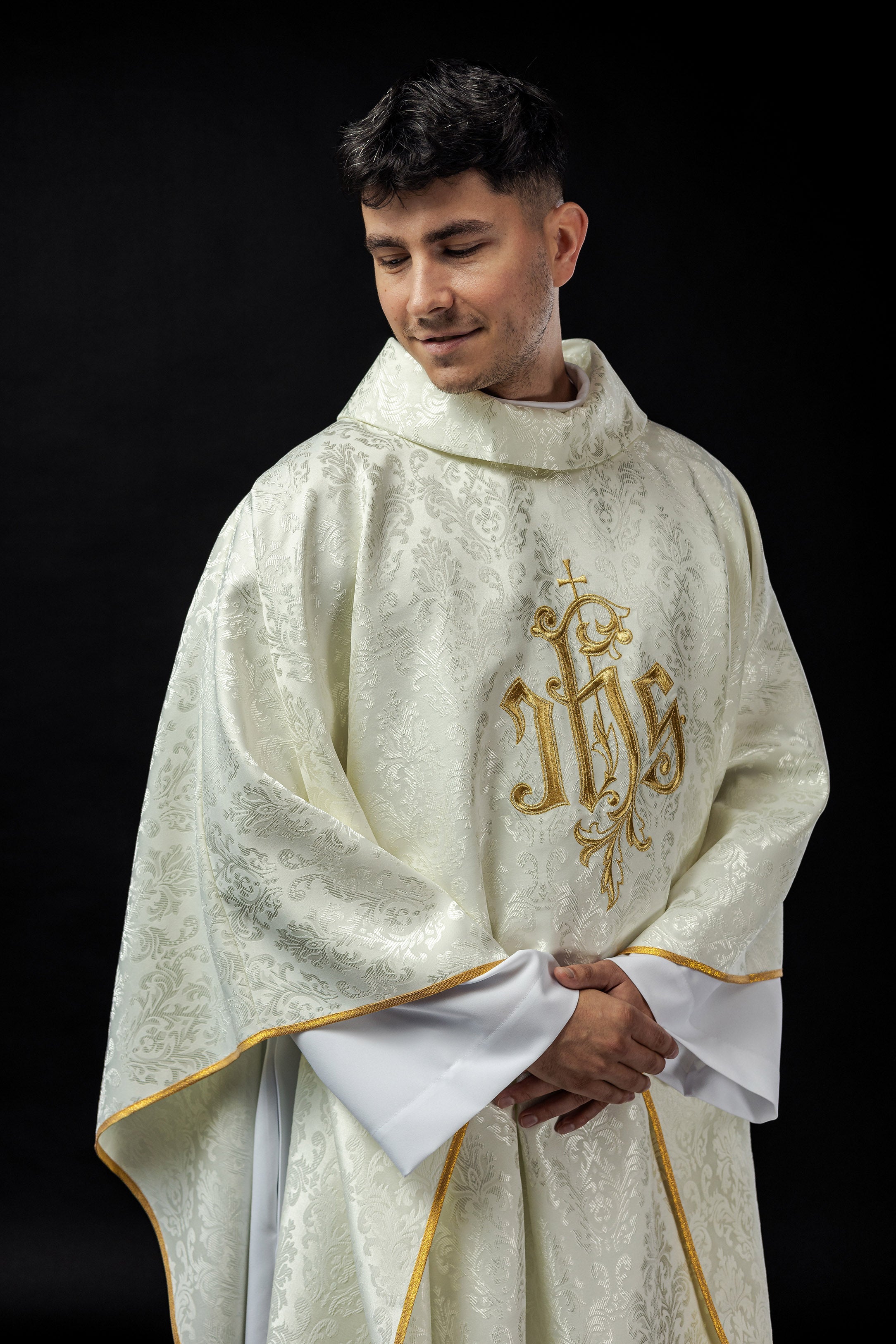 Ivory chasuble made of ornamental texture with classic IHS