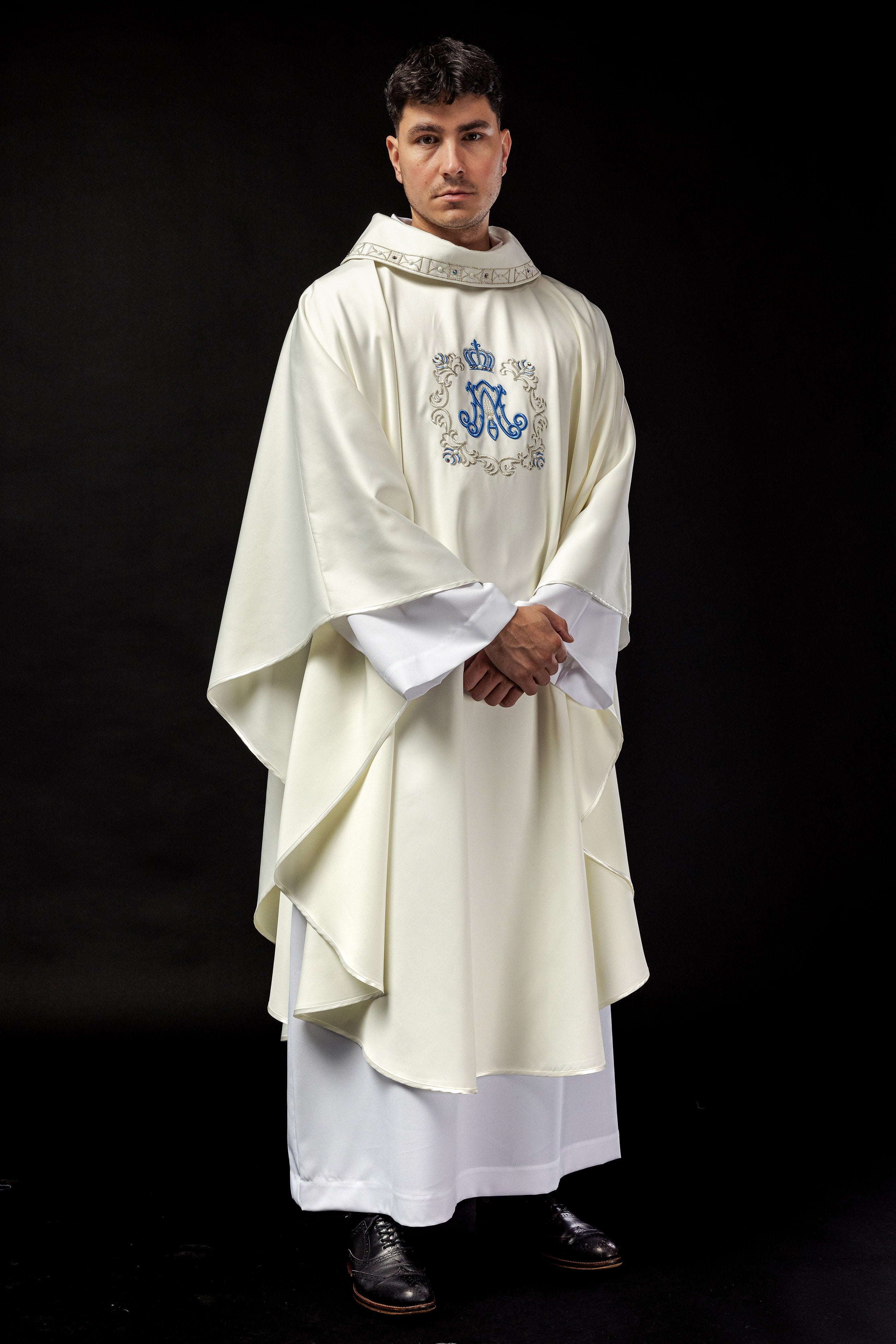 Chasuble with embroidered Marian image - HAFTINAUSA.COM