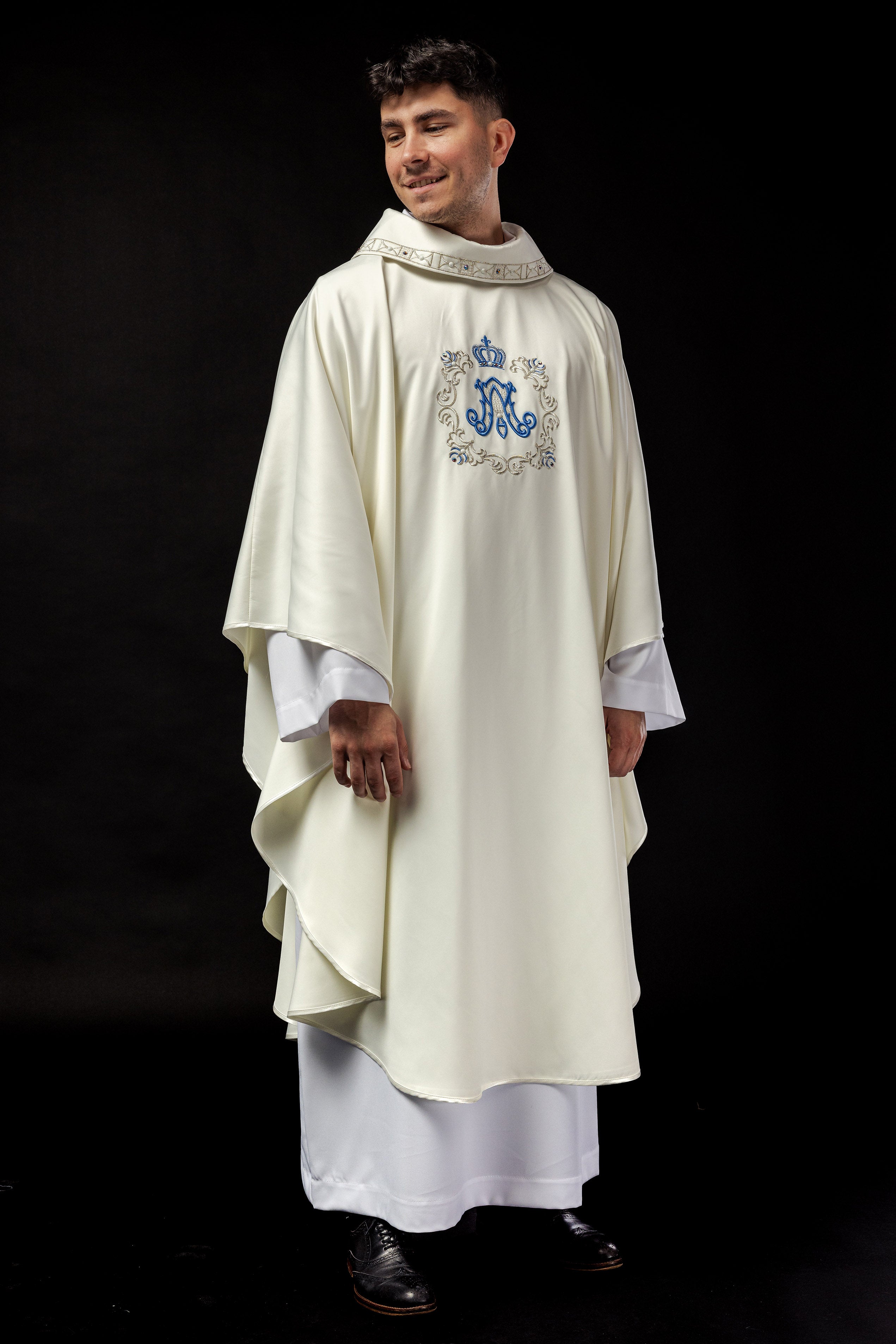 Chasuble with embroidered Marian image - HAFTINAUSA.COM