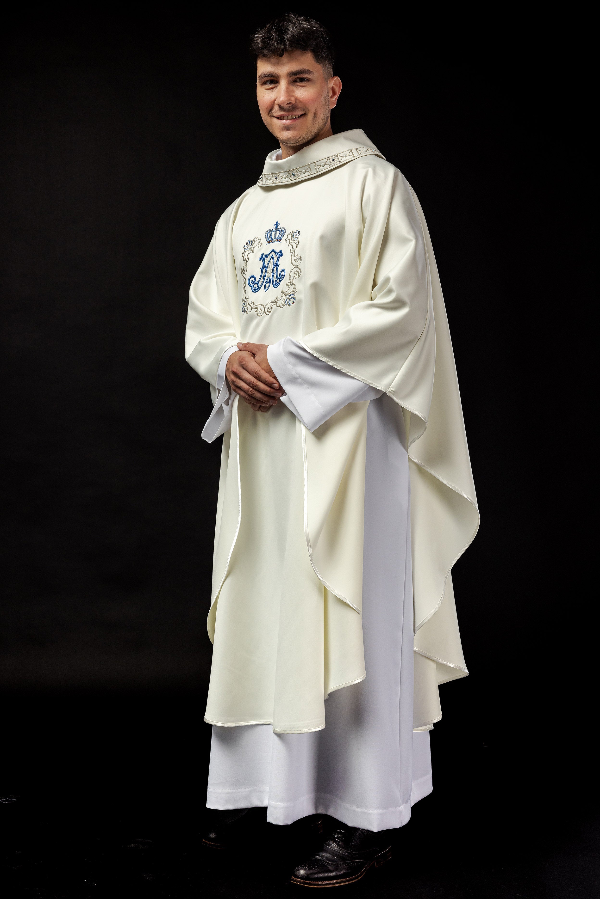 Chasuble with embroidered Marian image - HAFTINAUSA.COM